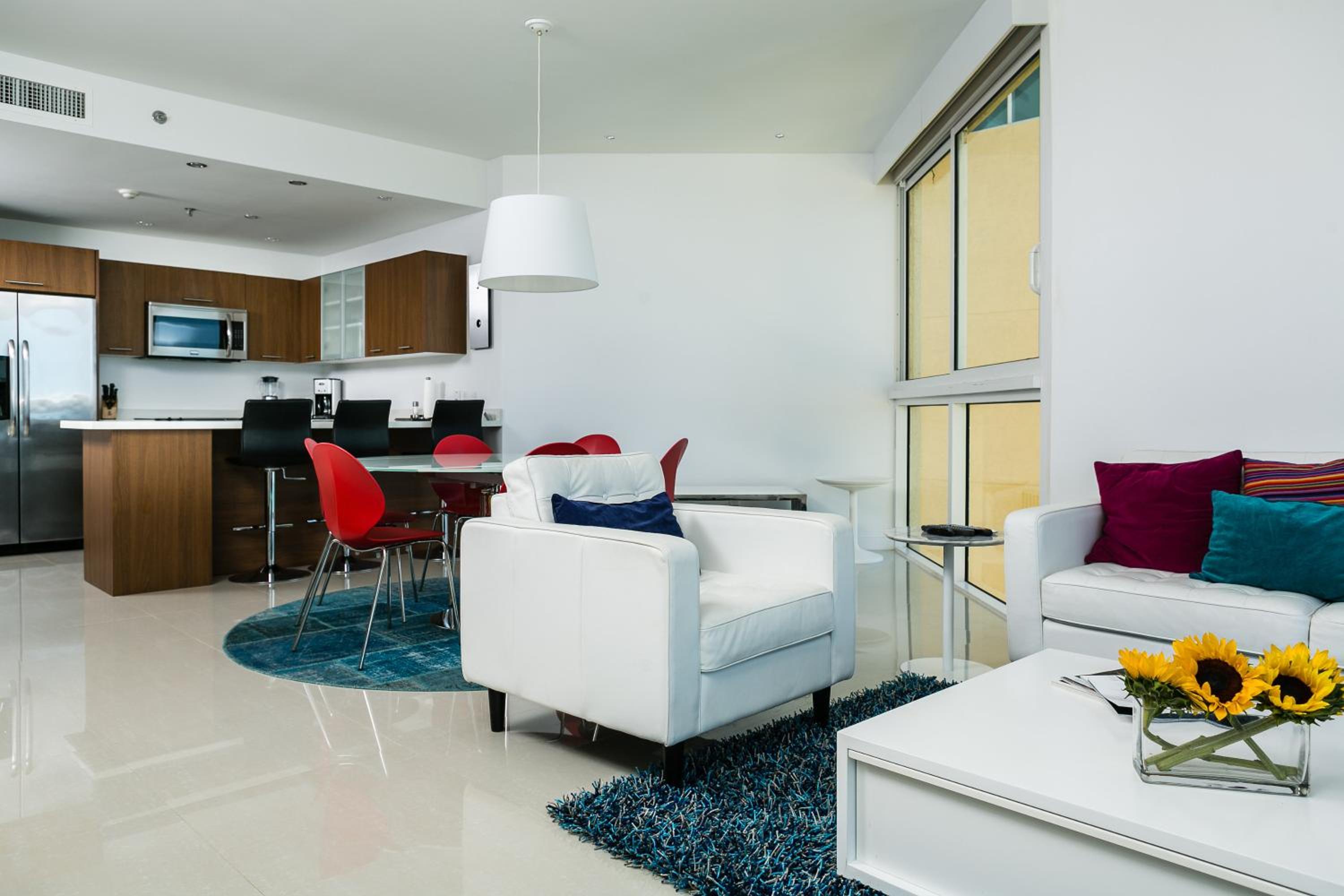 Apartment 3 -> Apartment 3