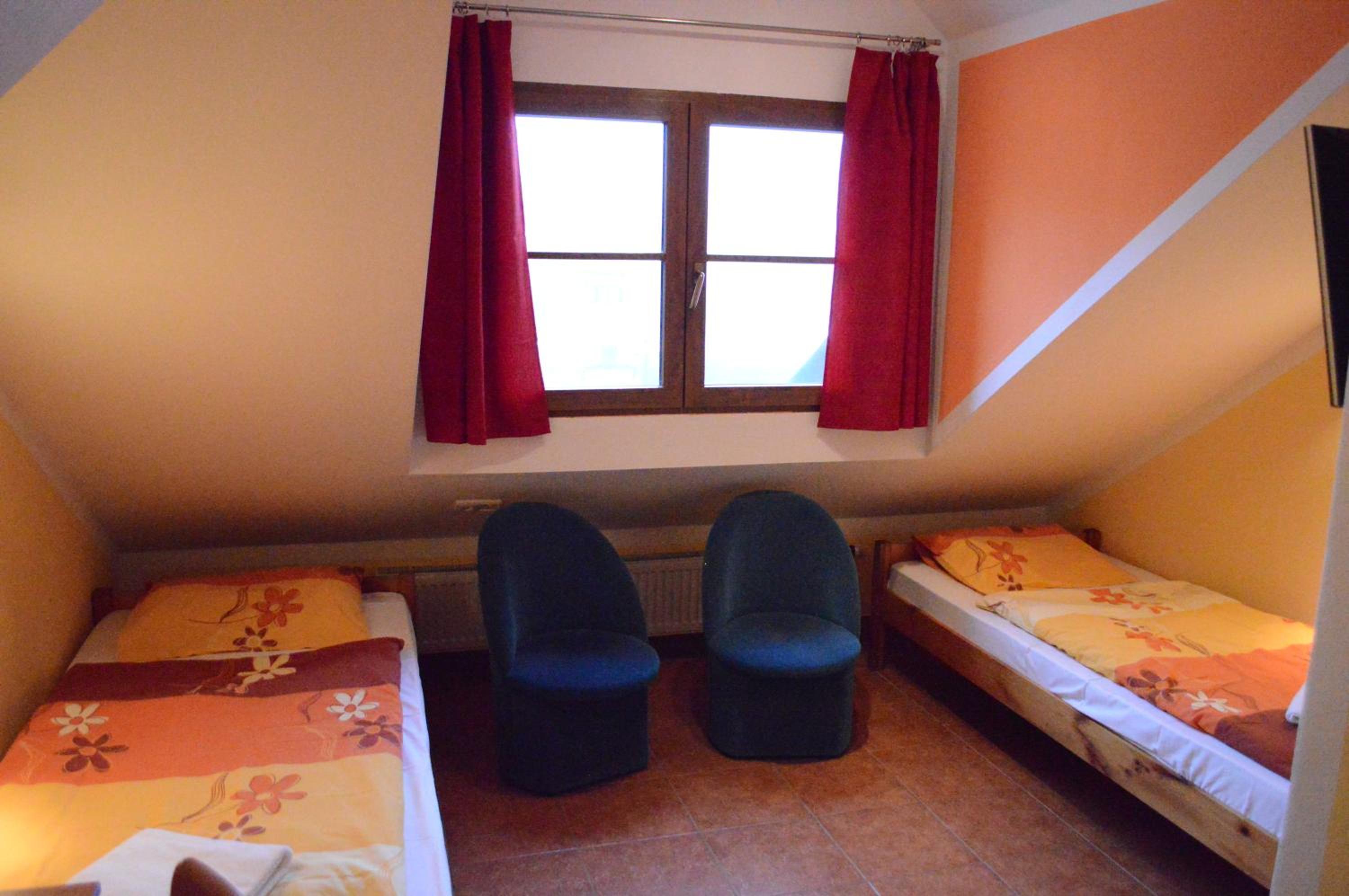 Twin Room - Photo 6
