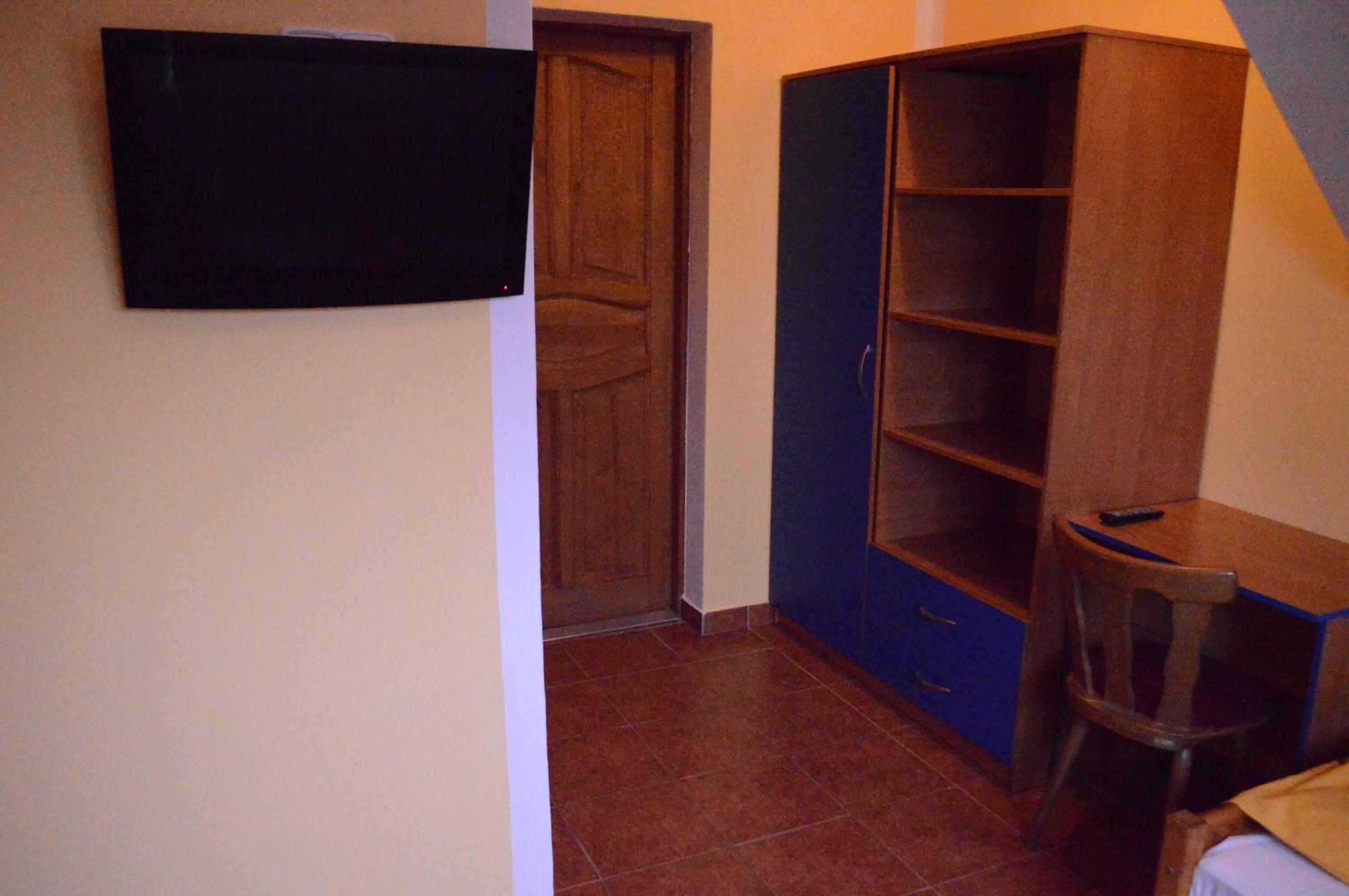 Twin Room - Photo 5