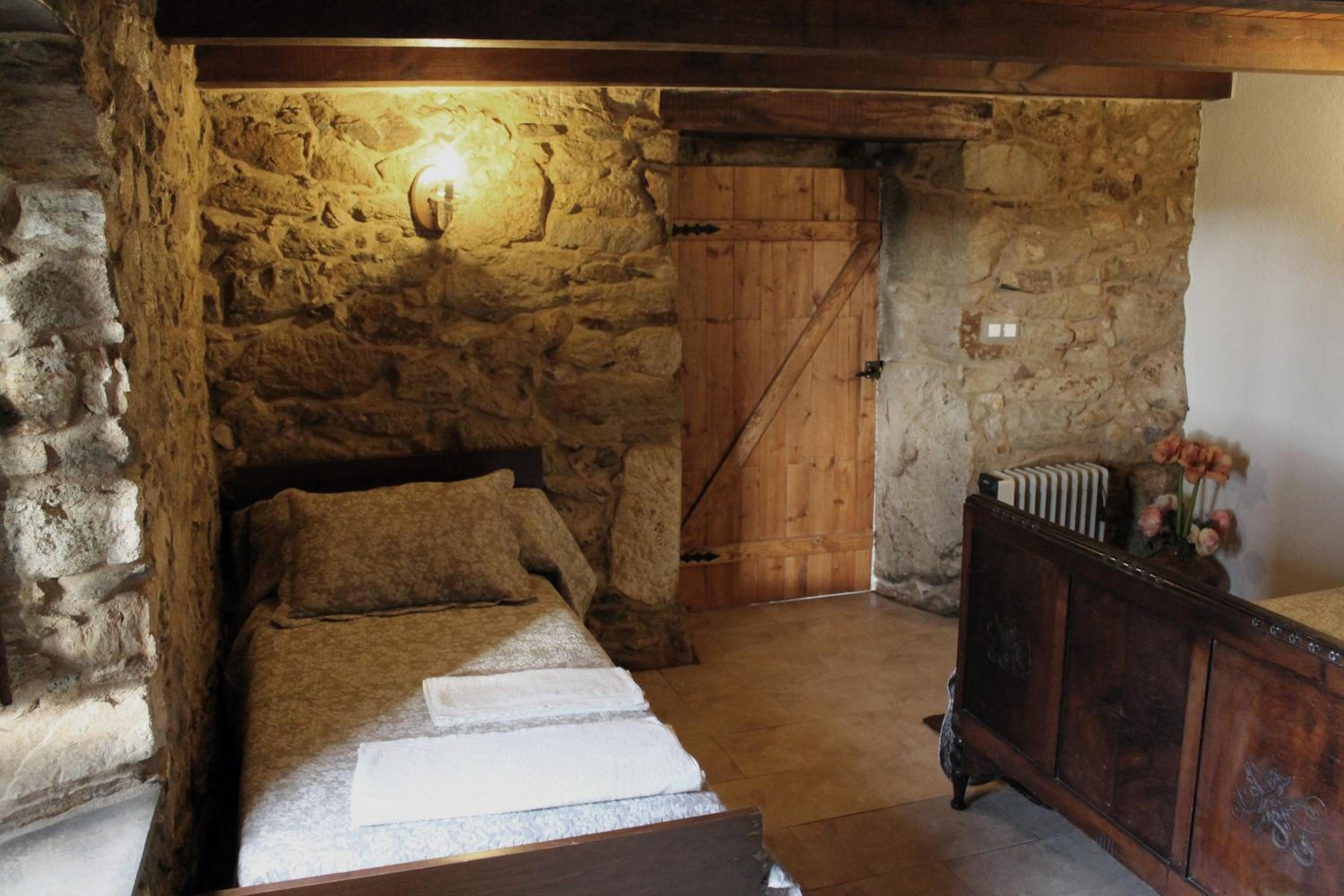 Two-Bedroom House - Photo 9