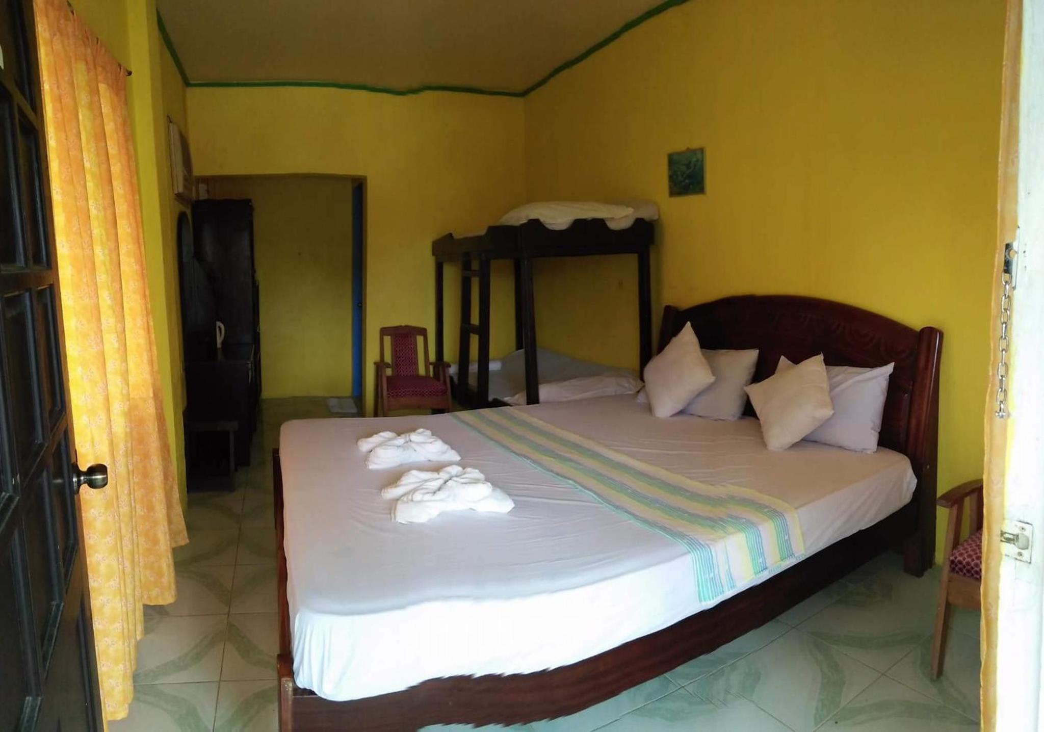 Queen Room with Balcony - Photo 1