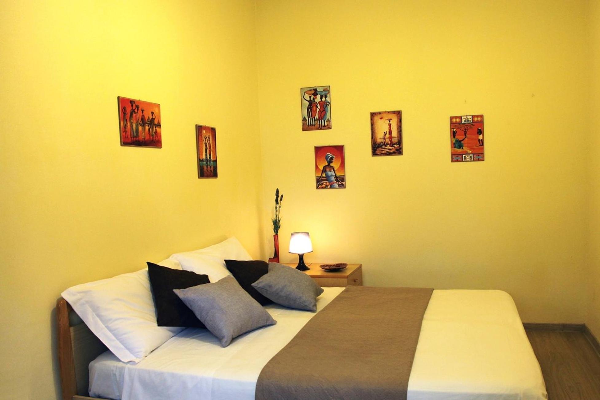 Classic One-Bedroom Apartment photo 1