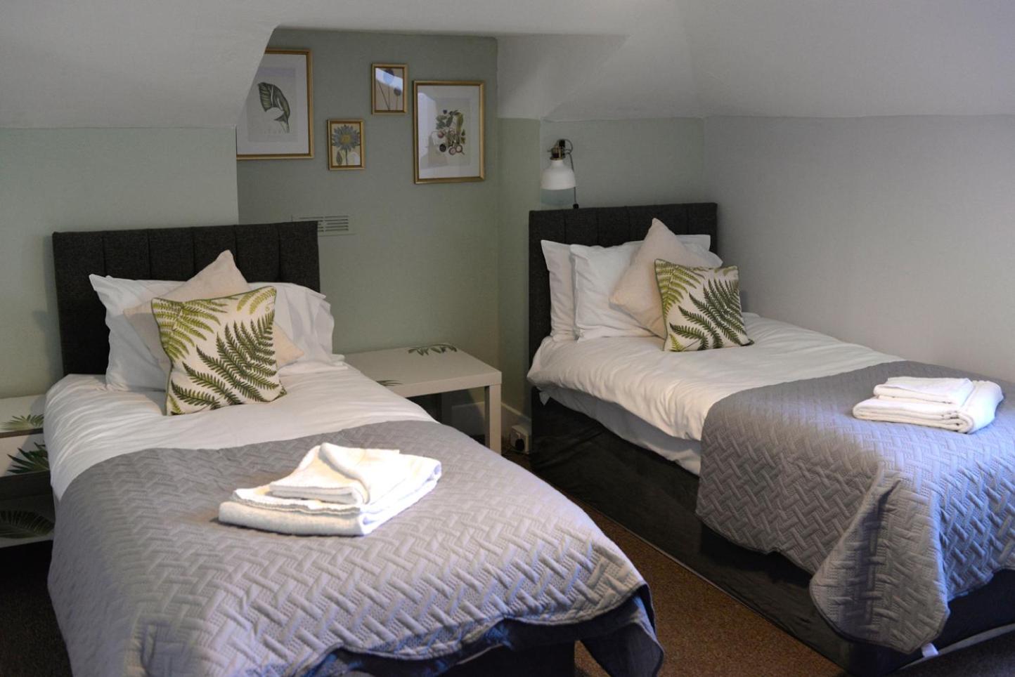 Standard Twin Room photo 2