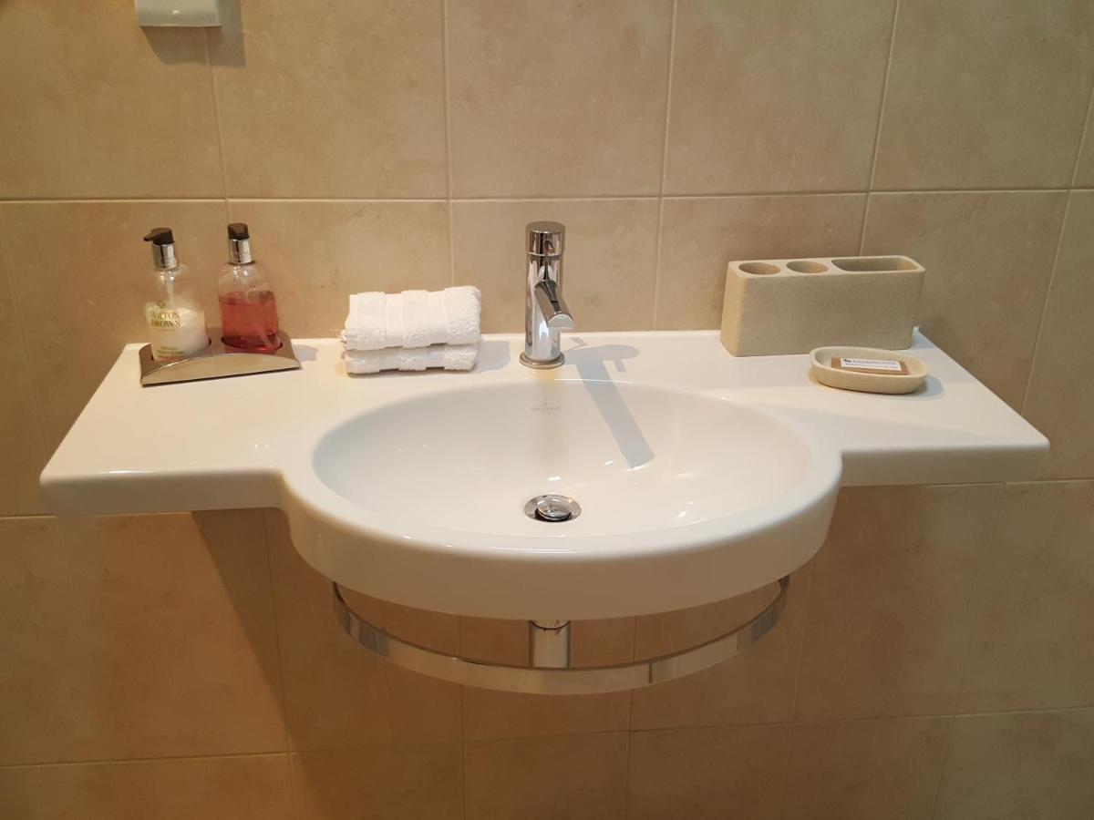 Superior Deluxe Double or Twin Room  photo 3