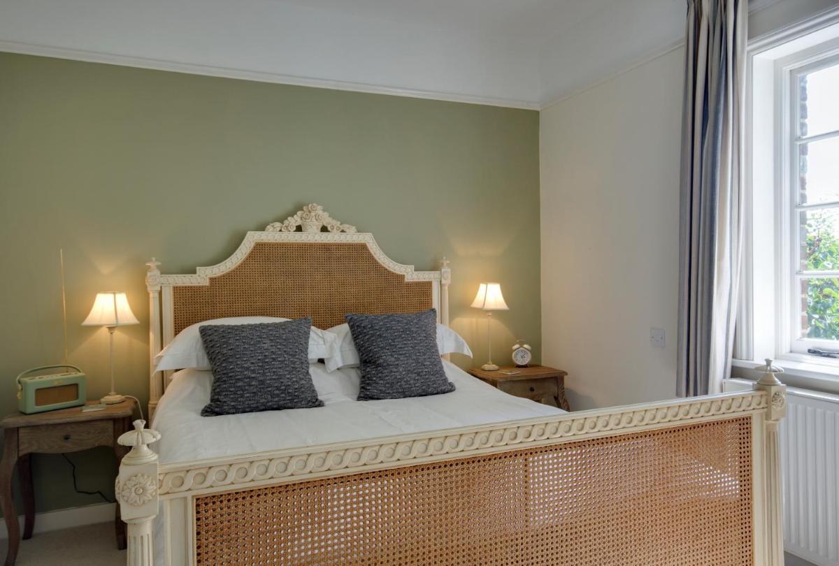 Superior Double Room with Bathroom photo 3