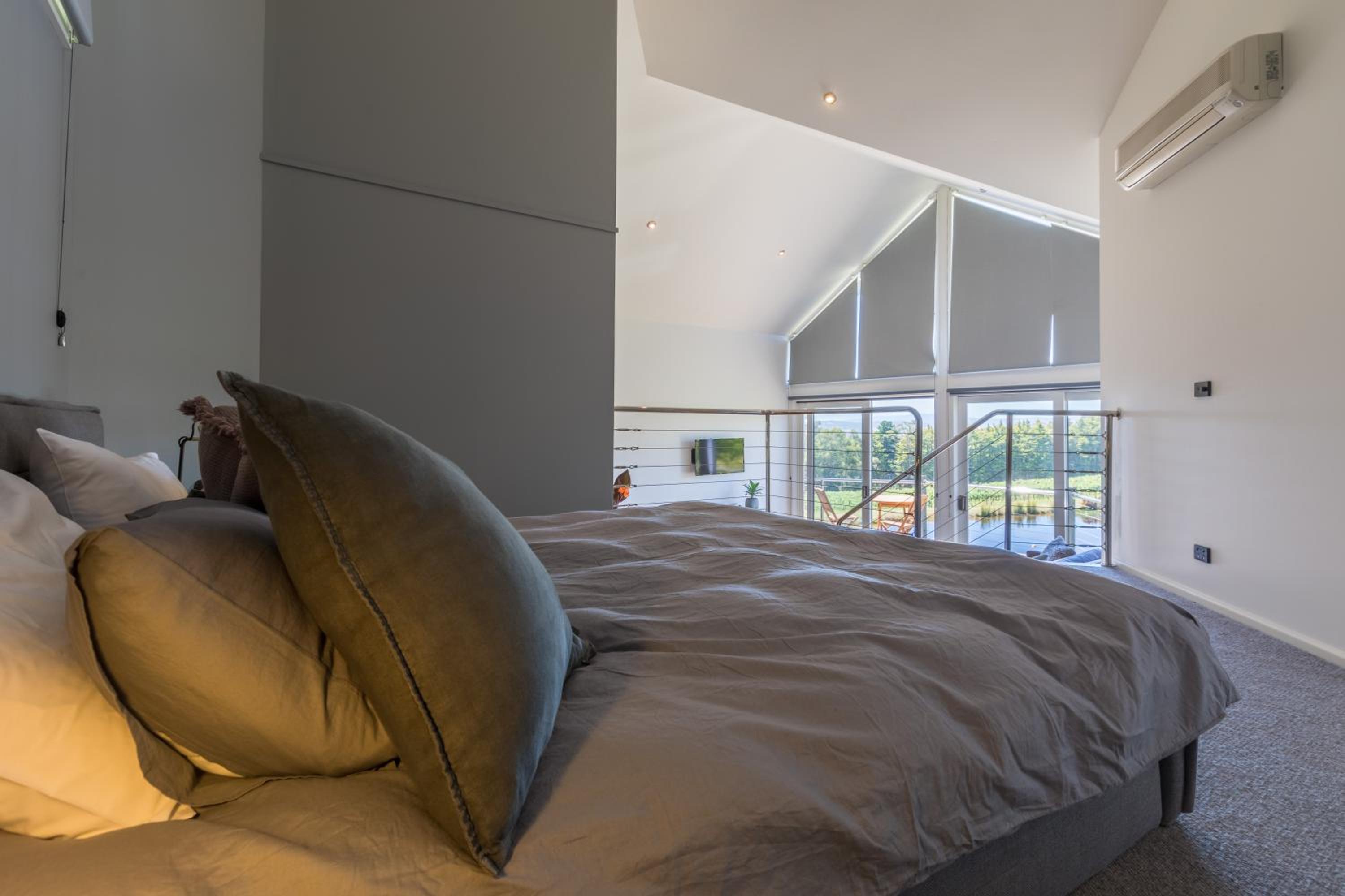 The Valley One-Bedroom Apartment with Balcony - Photo 3