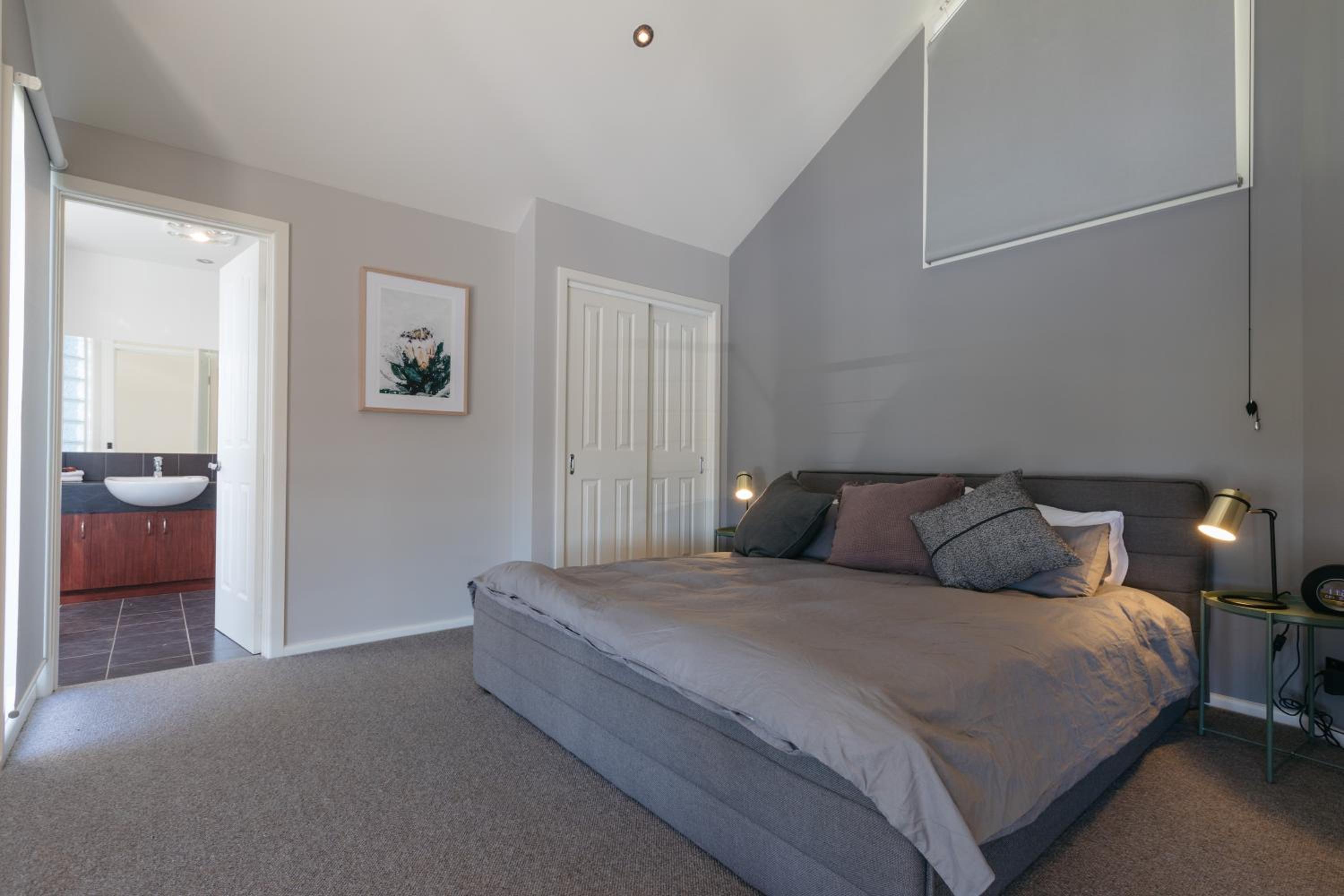 The Valley One-Bedroom Apartment with Balcony - Photo 9