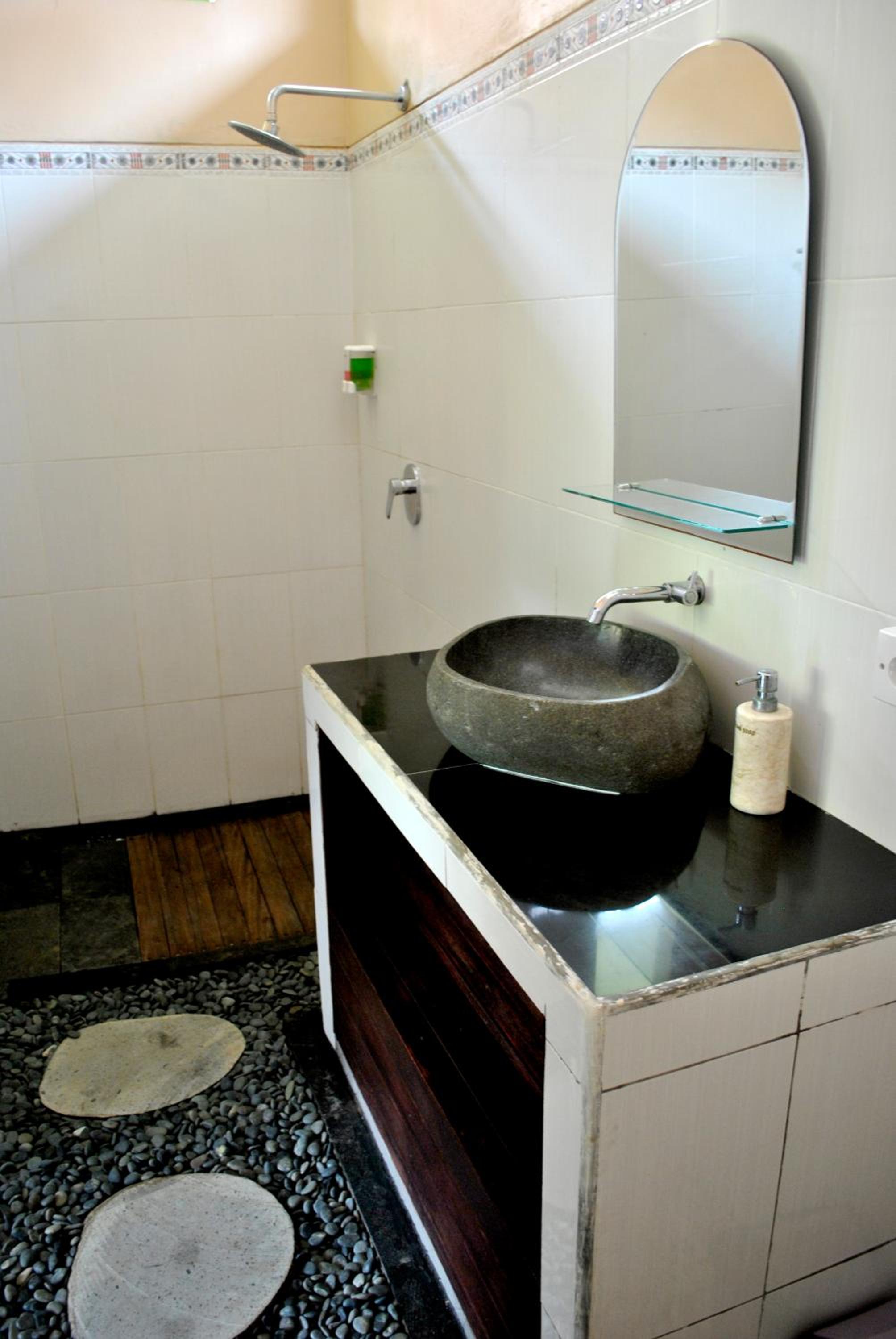 Standard Double Room - Photo 8