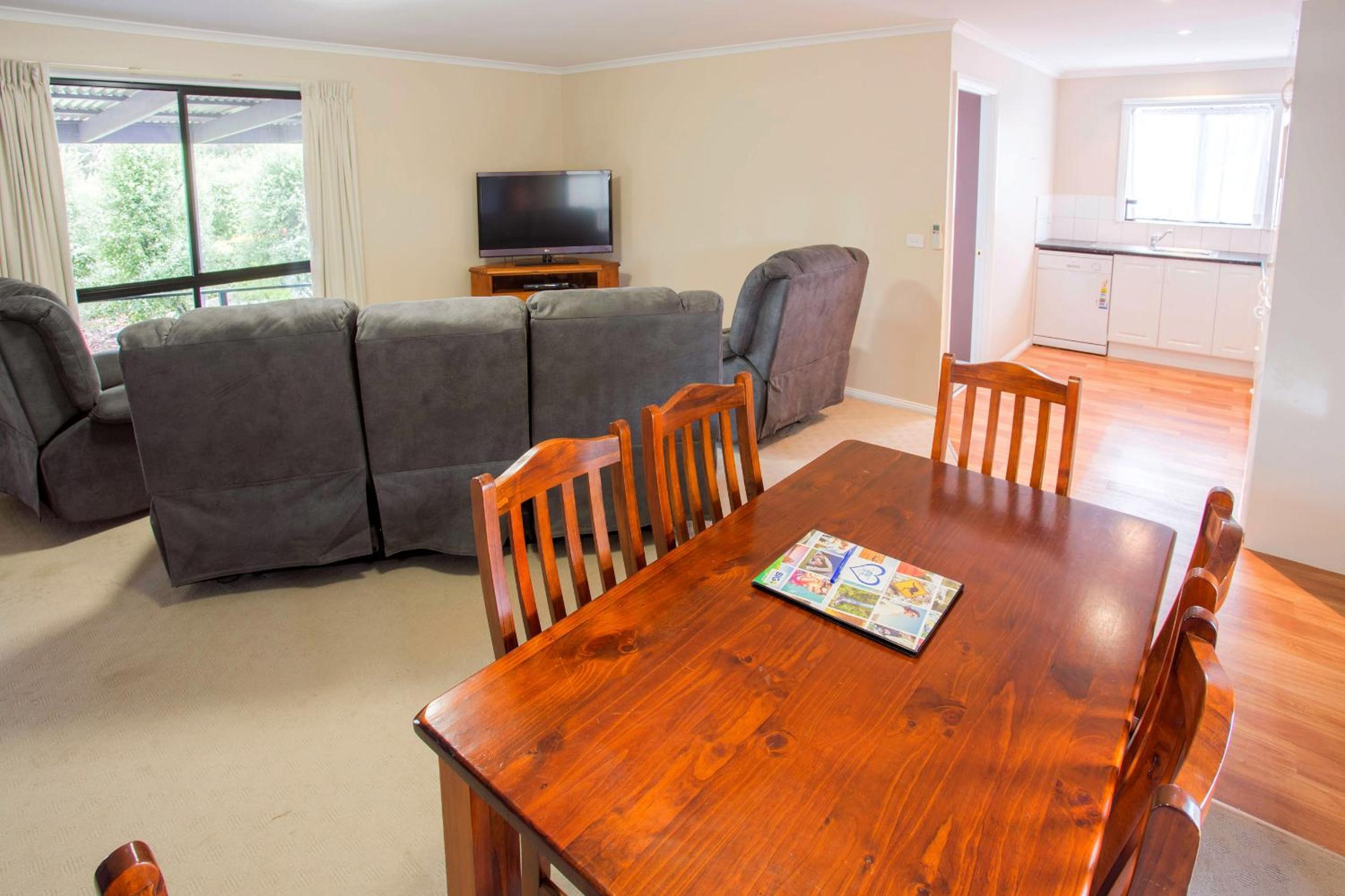 Family Cabin (5 Guests)