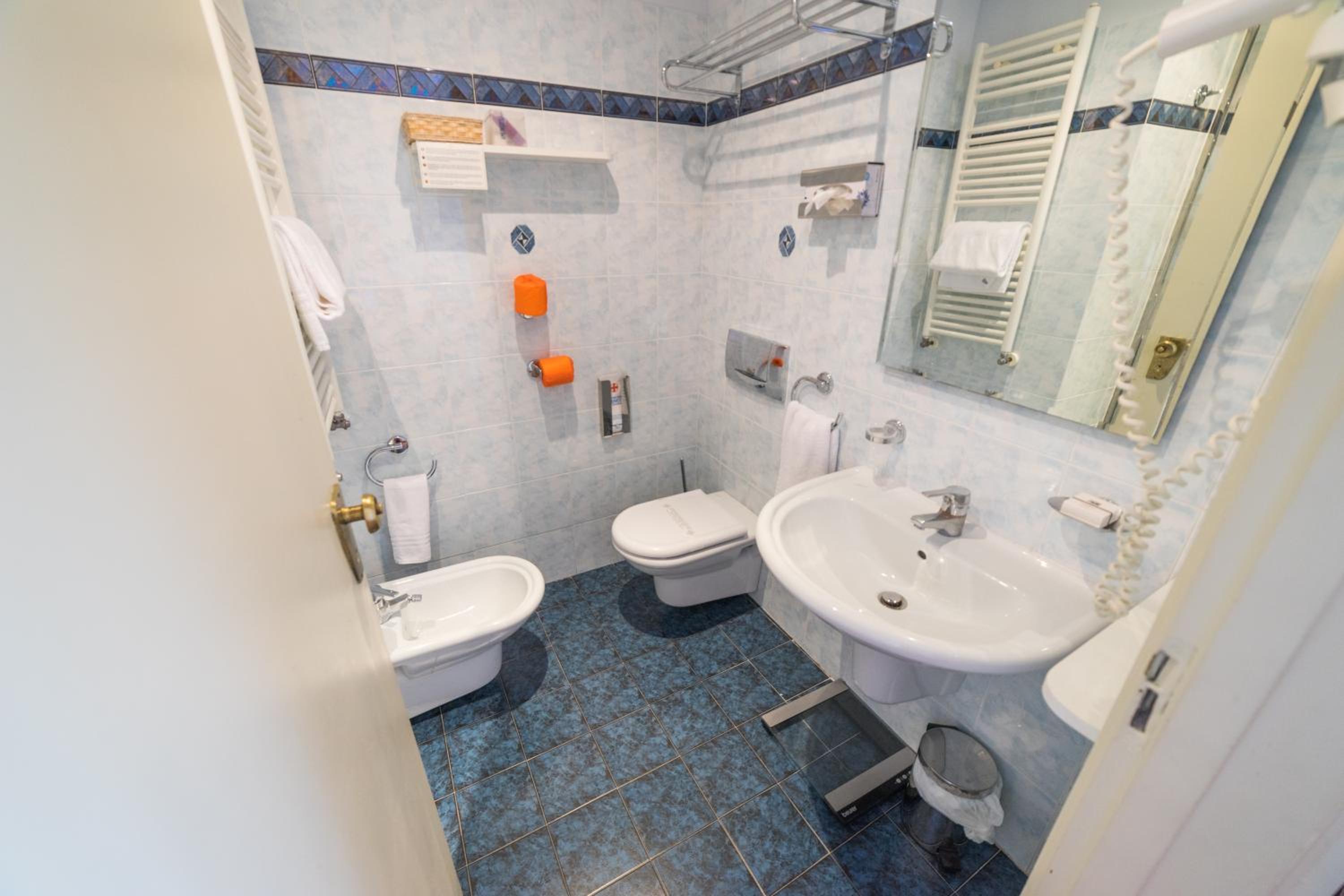 Superior Double or Twin Room - Photo 4