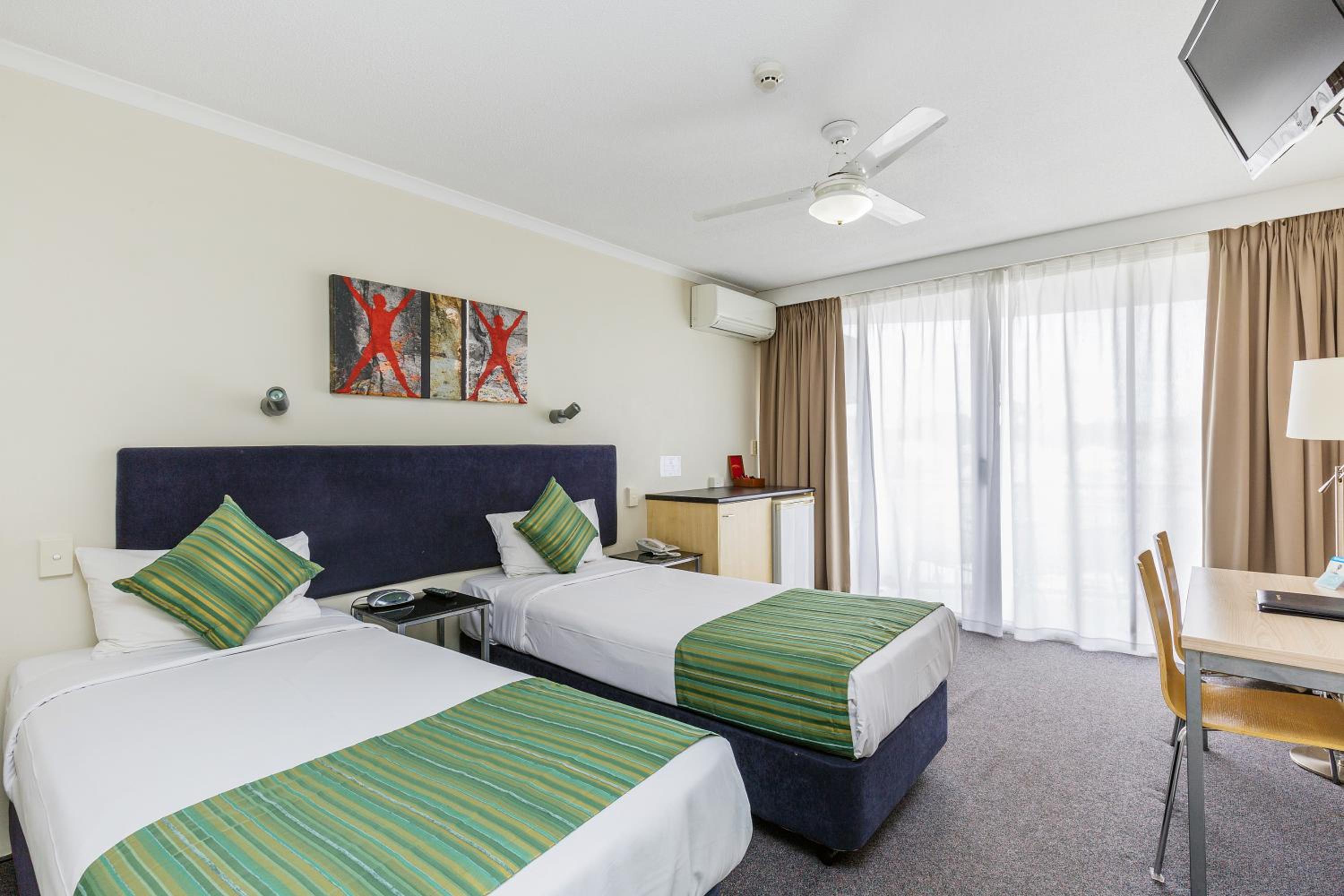 Twin Room with Balcony thumbnail 6