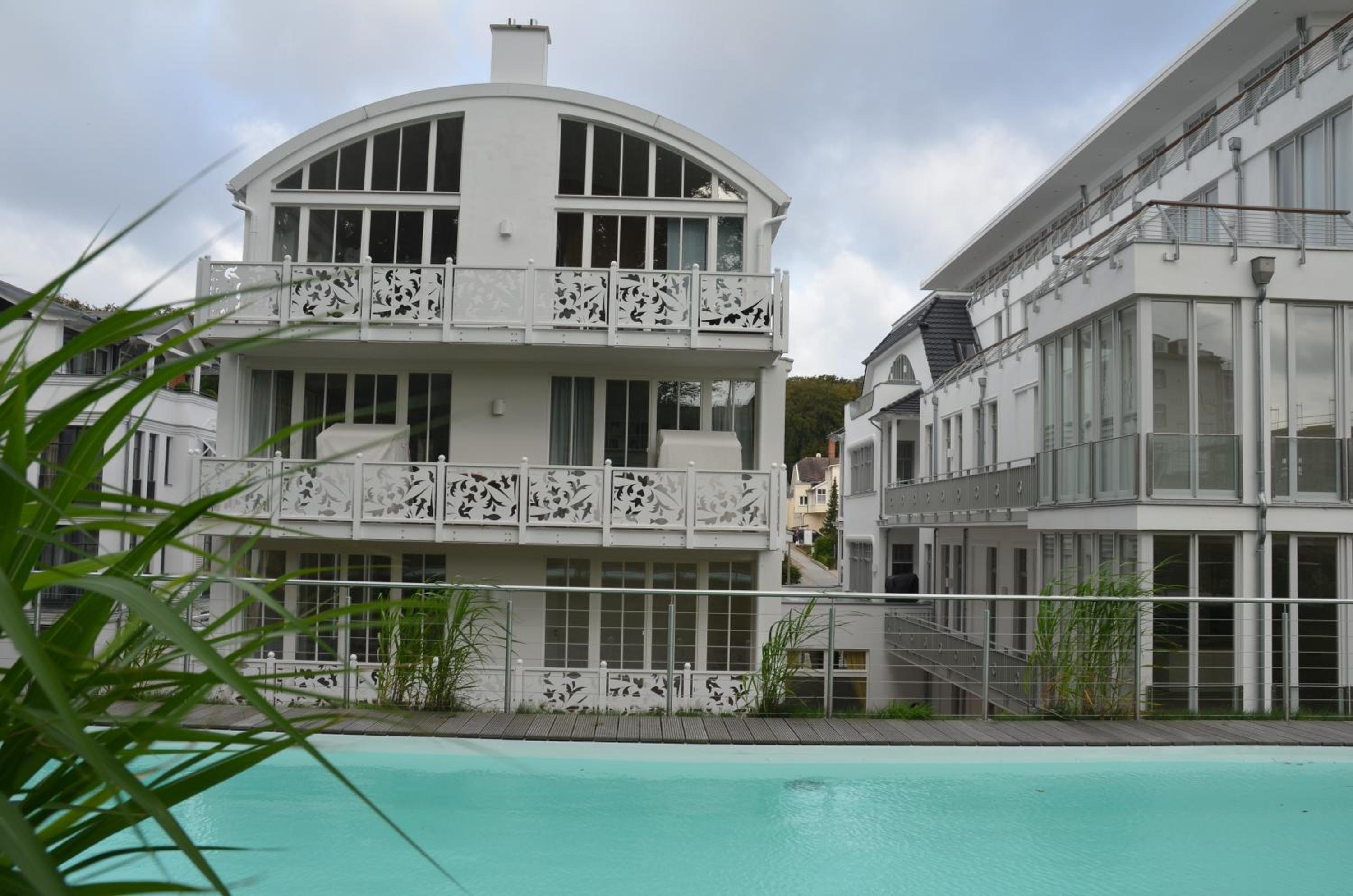 Apartment with Balcony photo 2