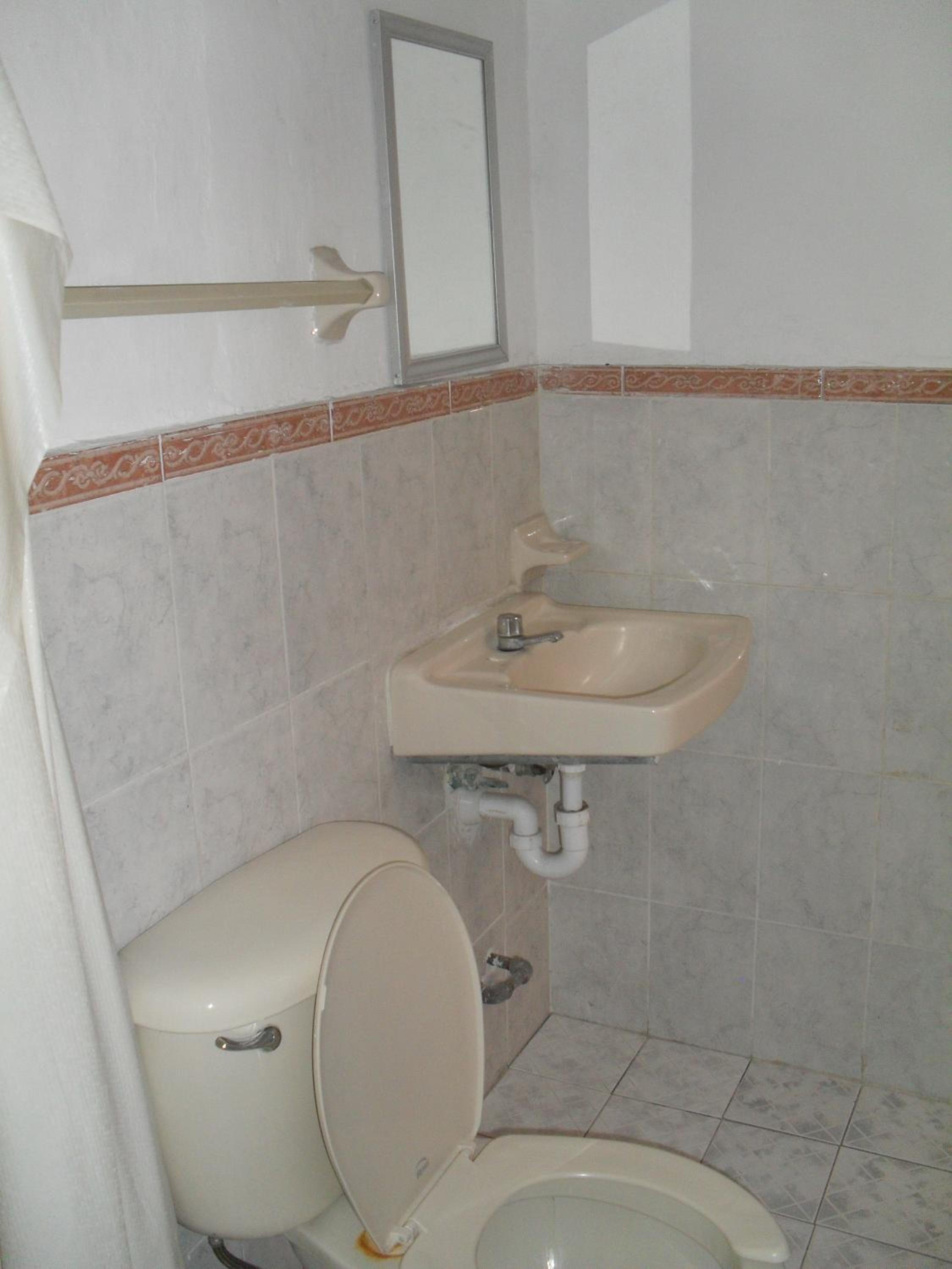 Basic Double Room with Fan - Photo 5