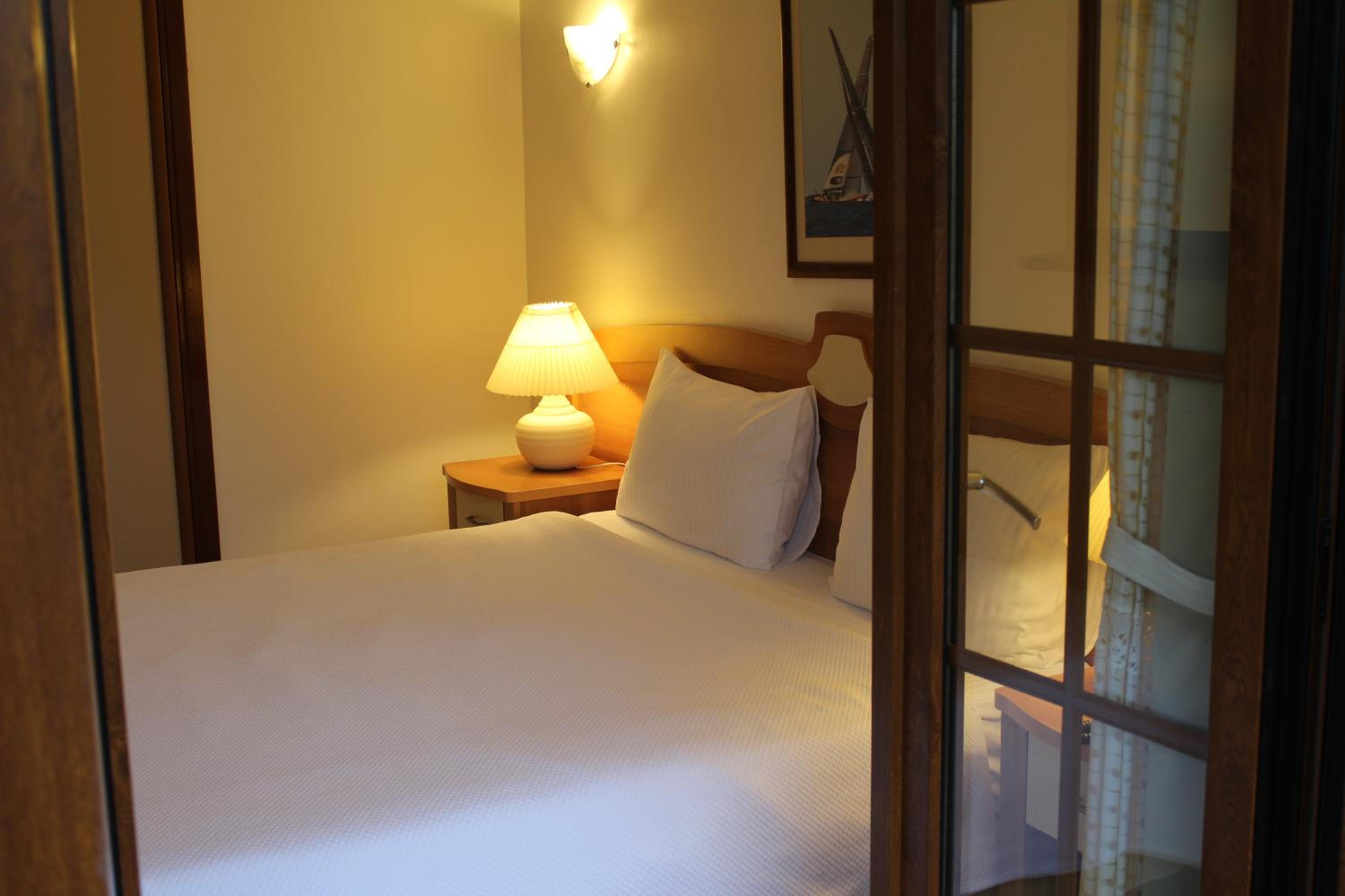 Classic Double or Twin Room - Photo 4