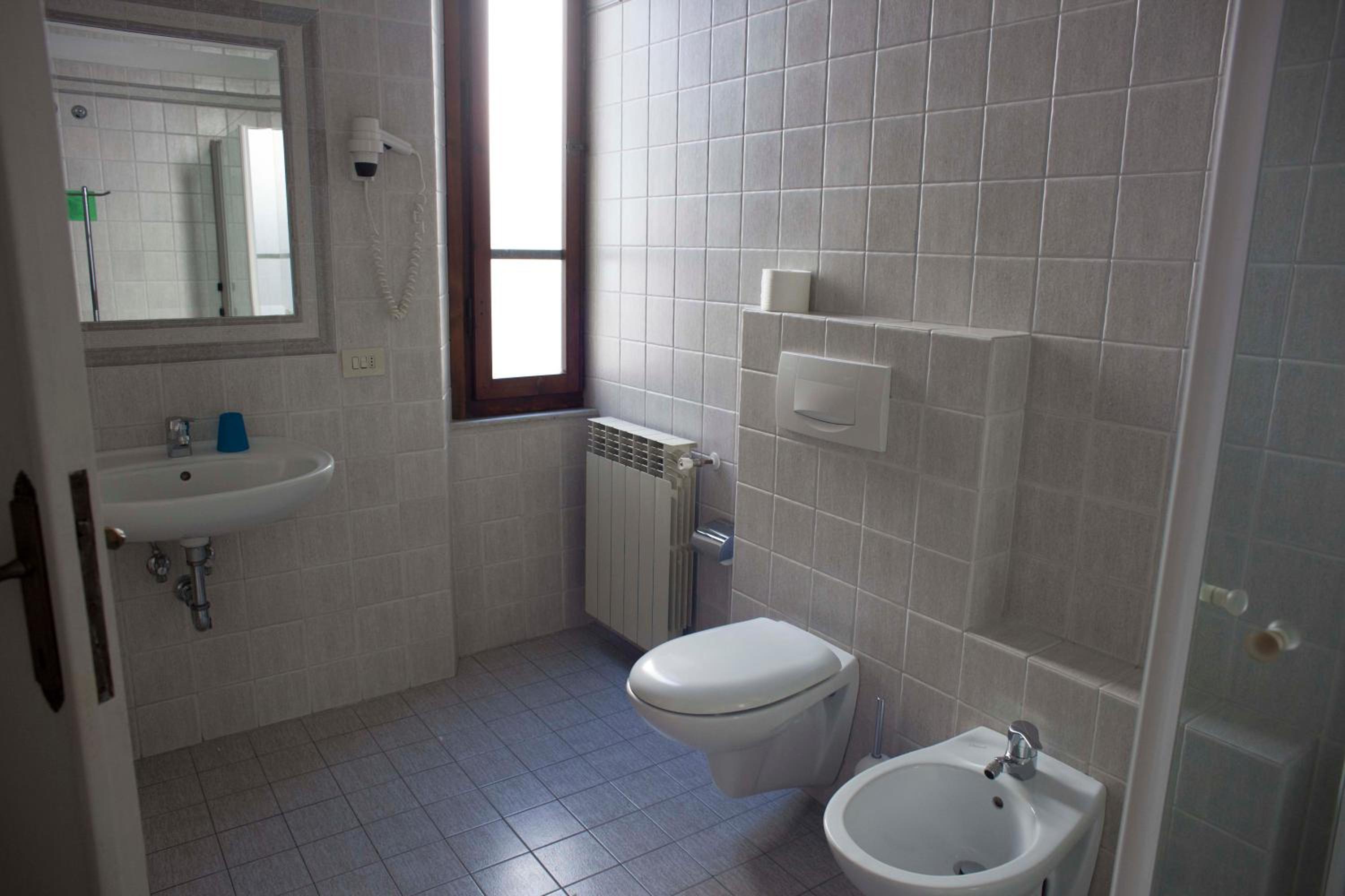 Double or Twin Room - Photo 6