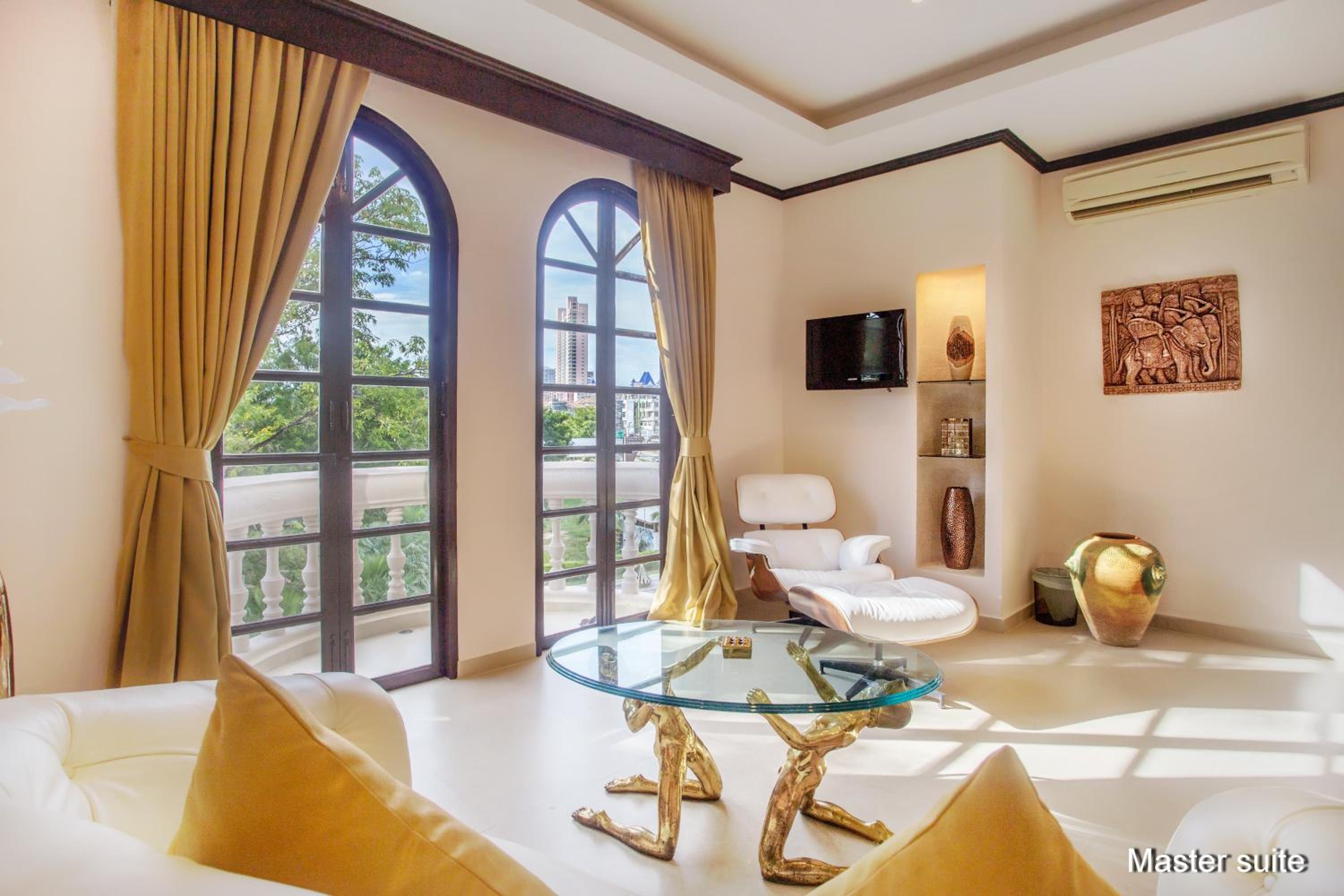 Executive Suite photo 2