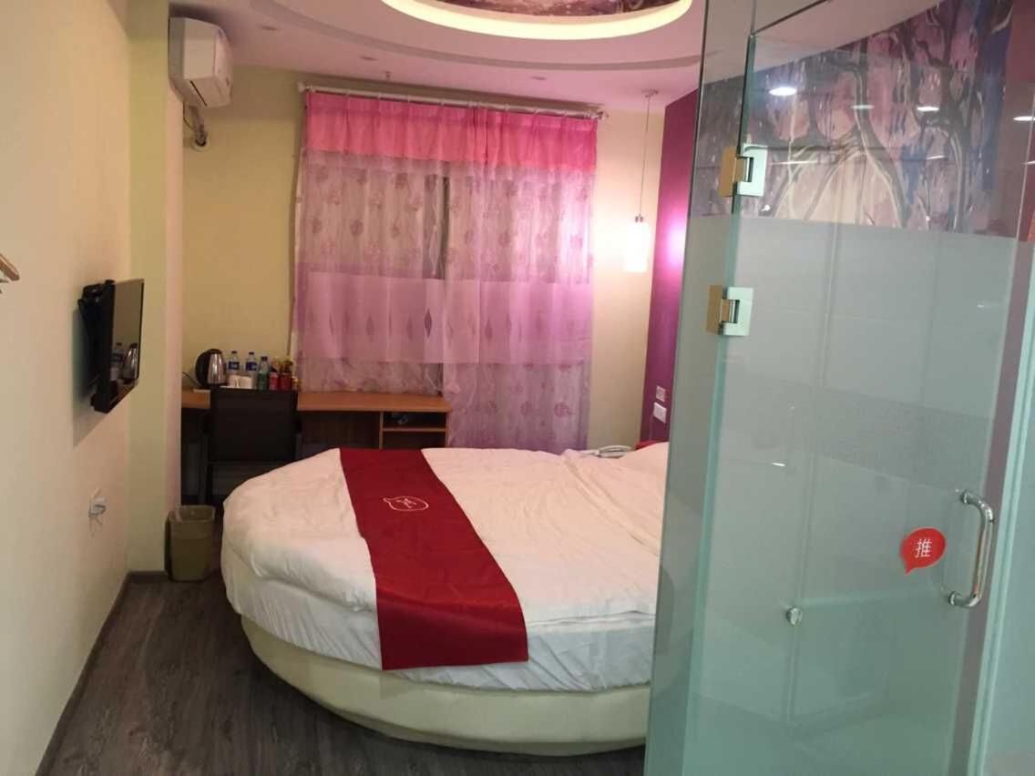 Mainland Chinese Citizens - Flavour Round Bed Room photo 1