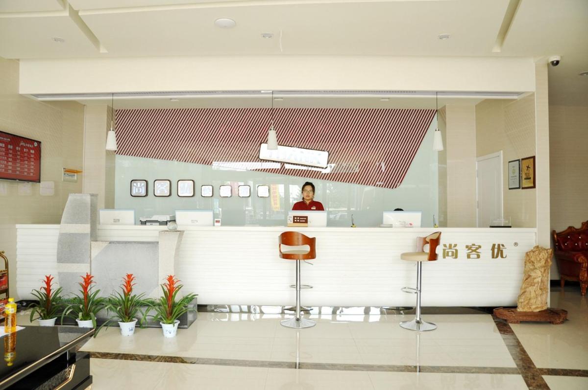 Mainland Chinese Citizens - Business Room With Computer photo 3