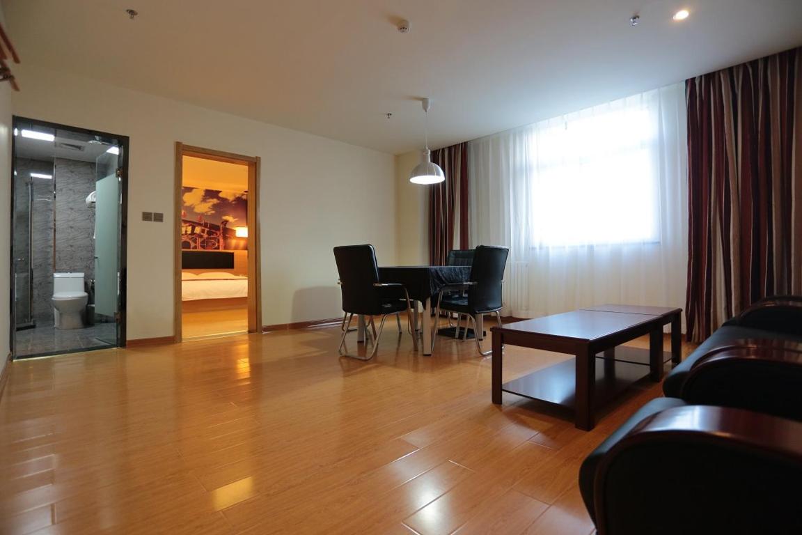 Mainland Chinese Citizens - Casual Room With Mahjong photo 1