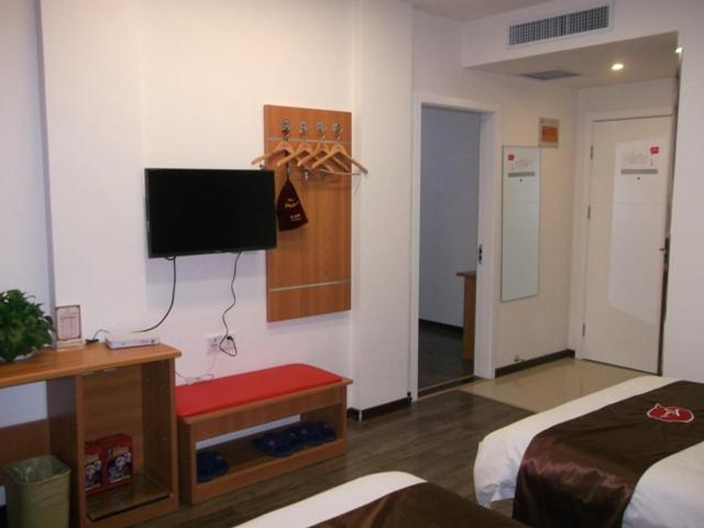 Mainland Chinese Citizens - Family Room photo 3