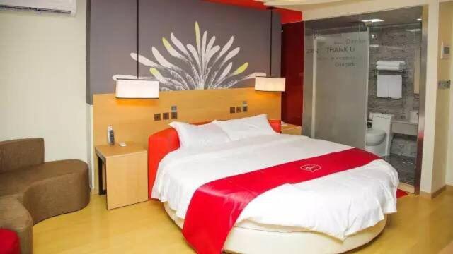 Flavour Room With Round Bed