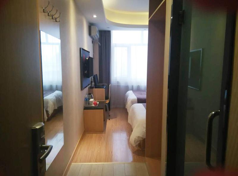 Mainland Chinese Citizens - Family Room photo 1