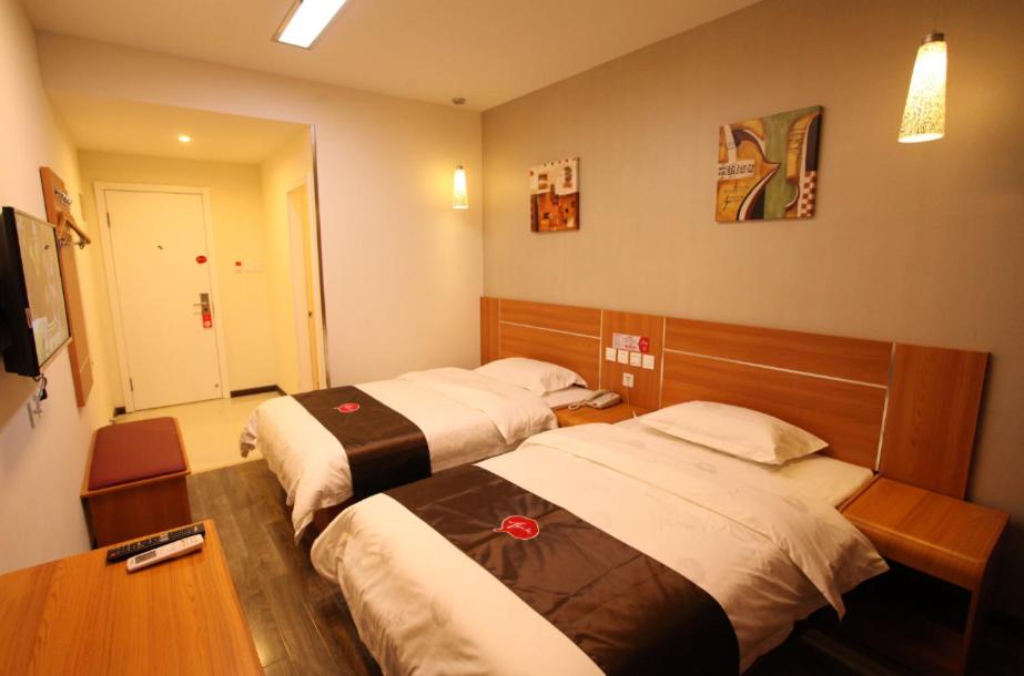 Mainland Chinese Citizens - Standard Twin Room photo 3