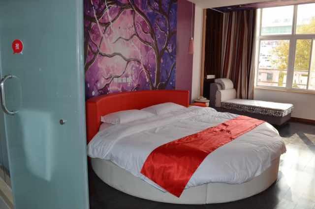 Mainland Chinese Citizens - Flavour Round Bed Room photo 1
