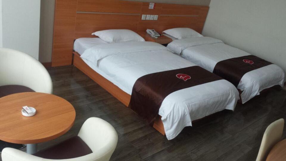 Mainland Chinese Citizens - Standard Twin Room - Photo 3