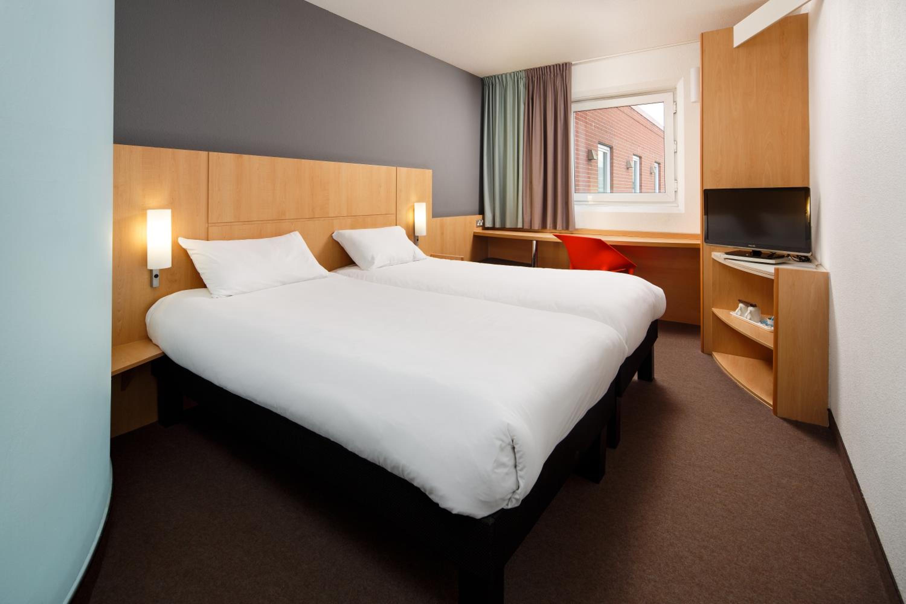 Twin Room - Photo 2