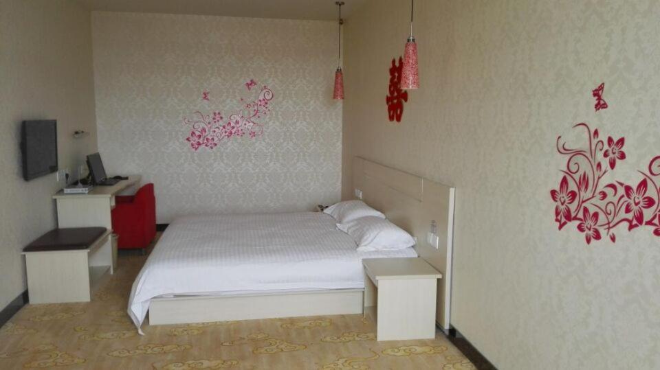 Mainland Chinese Citizens - Business Room with Computer photo 1