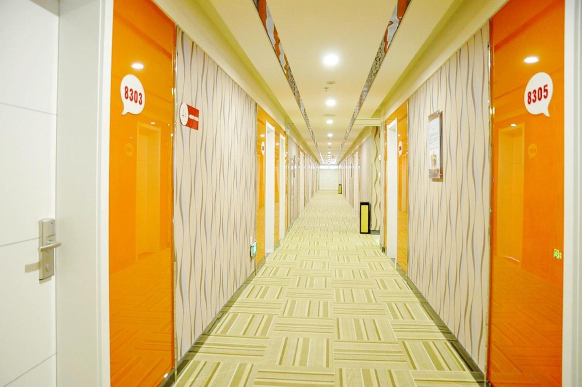 Mainland Chinese Citizens - Casual Room With Mahjong photo 2