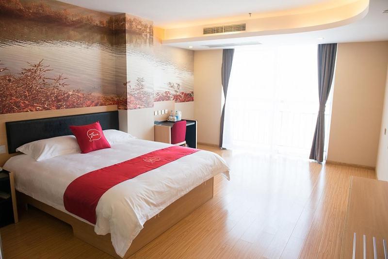 Mainland Chinese Citizens - Casual Room With Mahjong