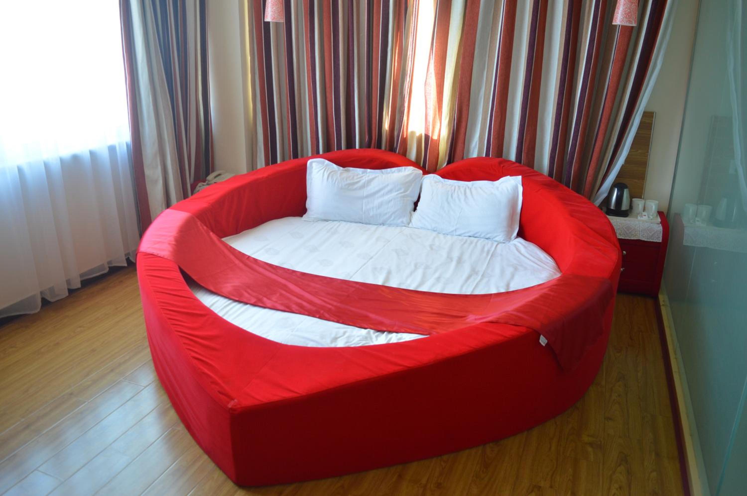 Mainland Chinese Citizens - Flavour Round Bed Room photo 1