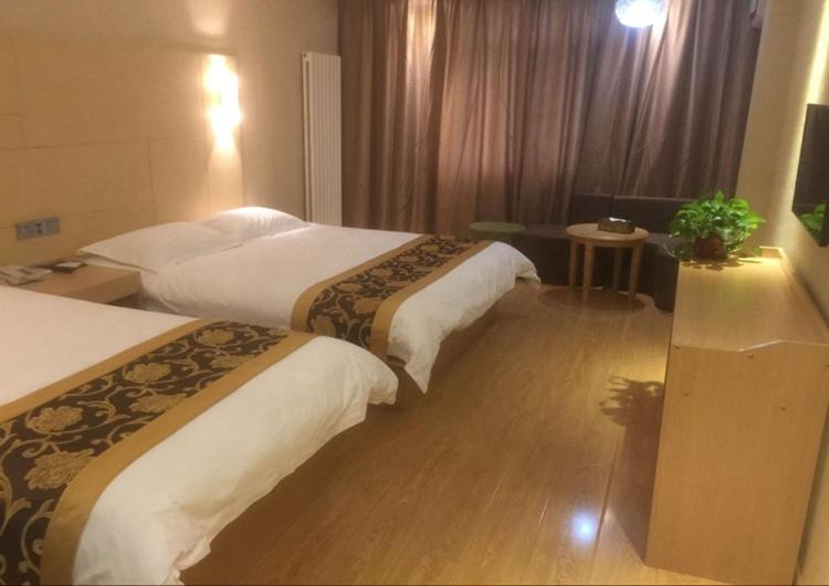 Mainland Chinese Citizens - Family Room photo 1