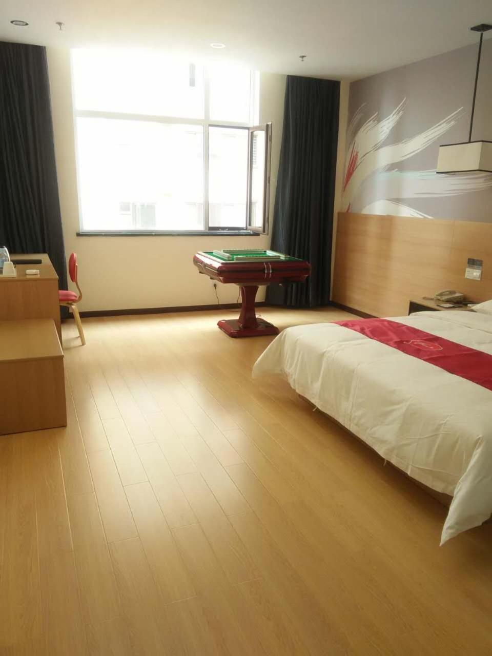 Mainland Chinese Citizens - Casual Room With Mahjong