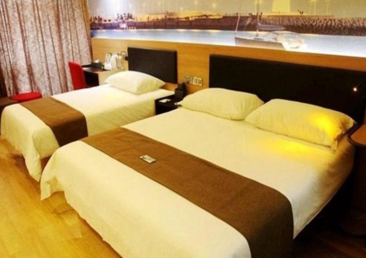 Budget Twin Room photo 3