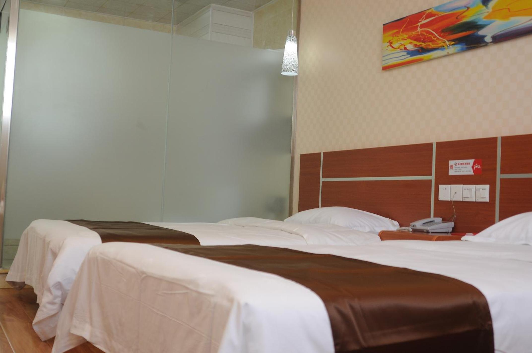Mainland Chinese Citizens - Standard Twin Room photo 3