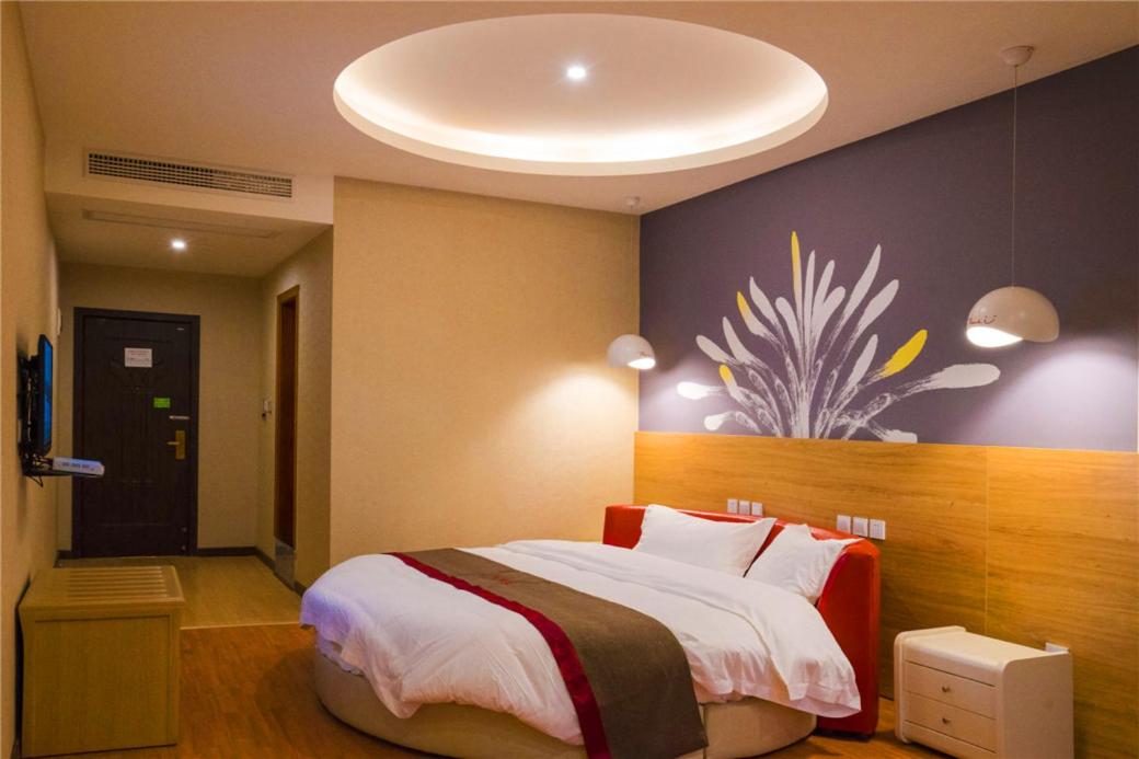 Mainland Chinese Citizens - Standard Twin Room photo 2