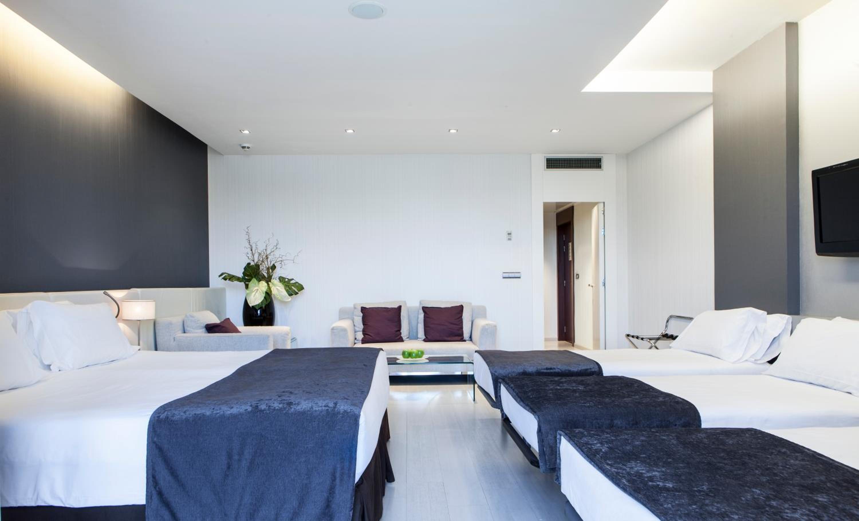 Superior Deluxe Double or Twin Room  - Photo 6