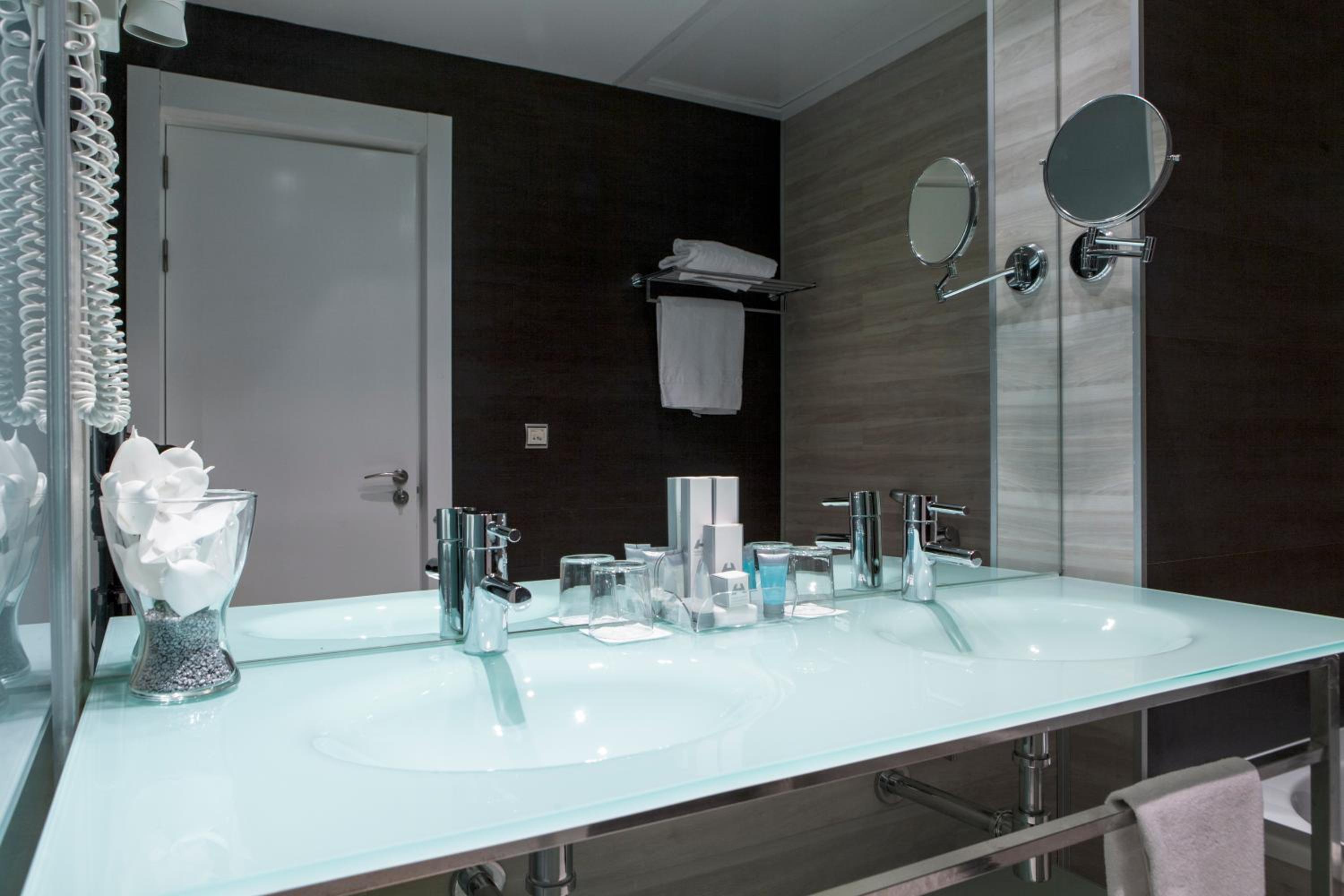 Double Room - Photo 7