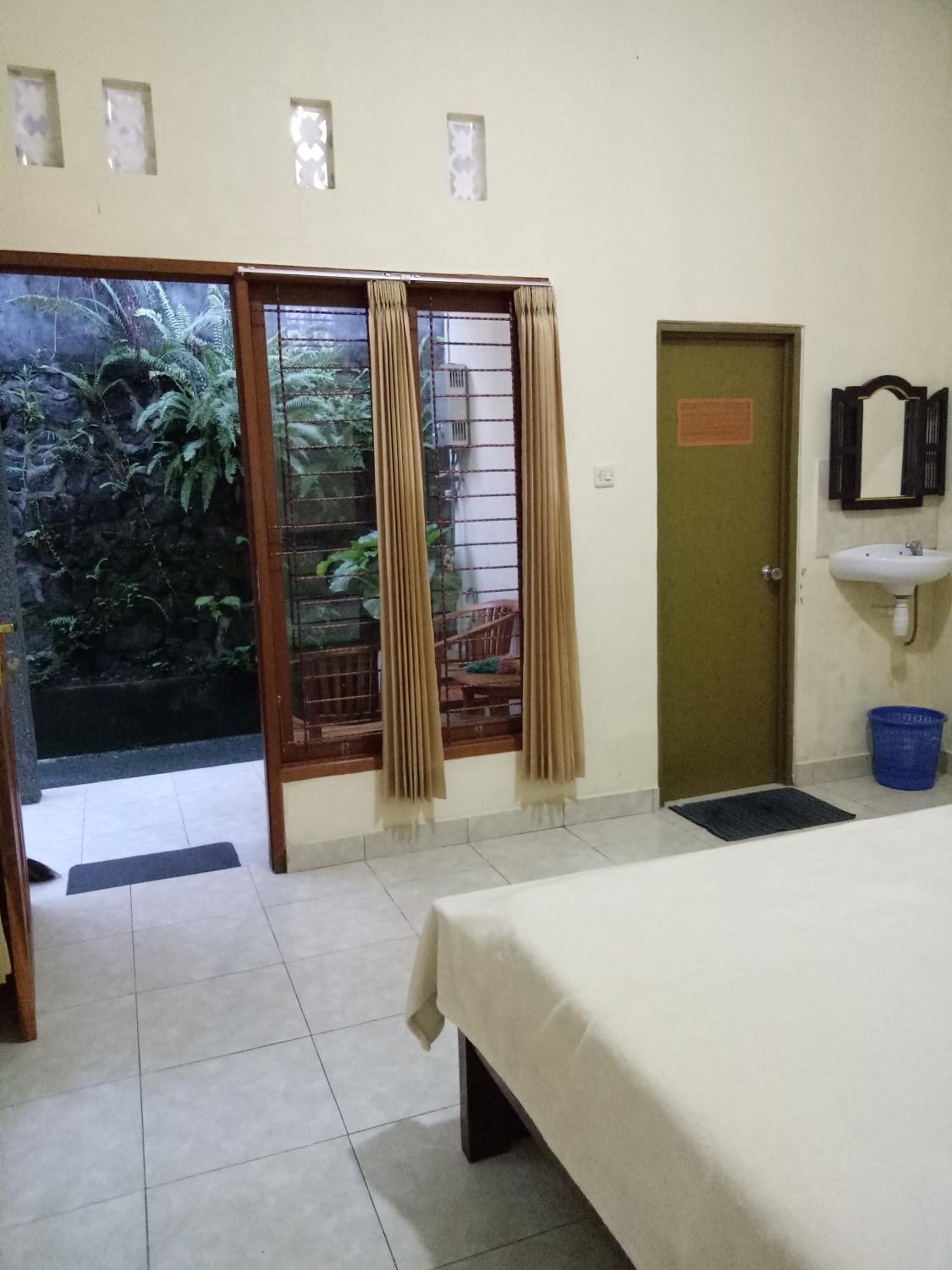 Double Room with Patio - Photo 20