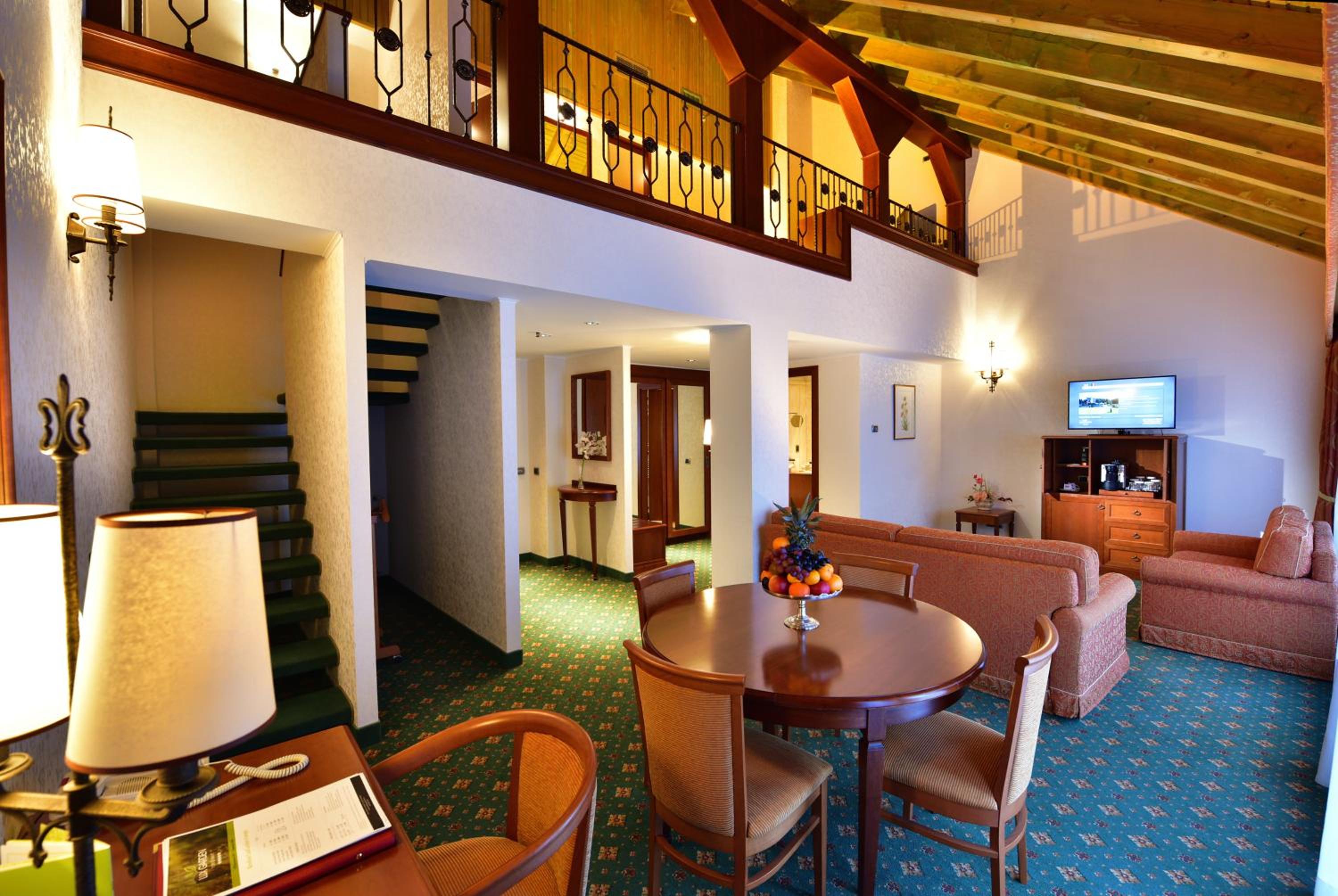 Suite - Photo 15