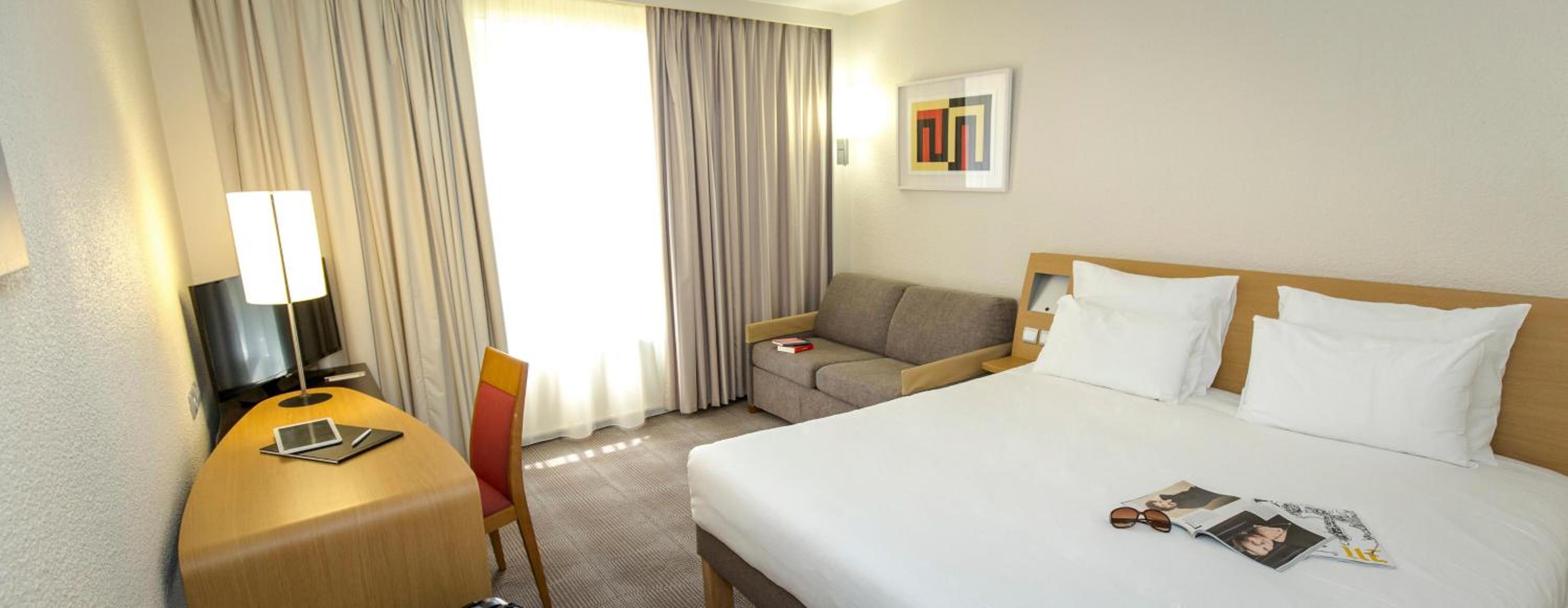 Superior Queen Room with Sofa - Photo 8