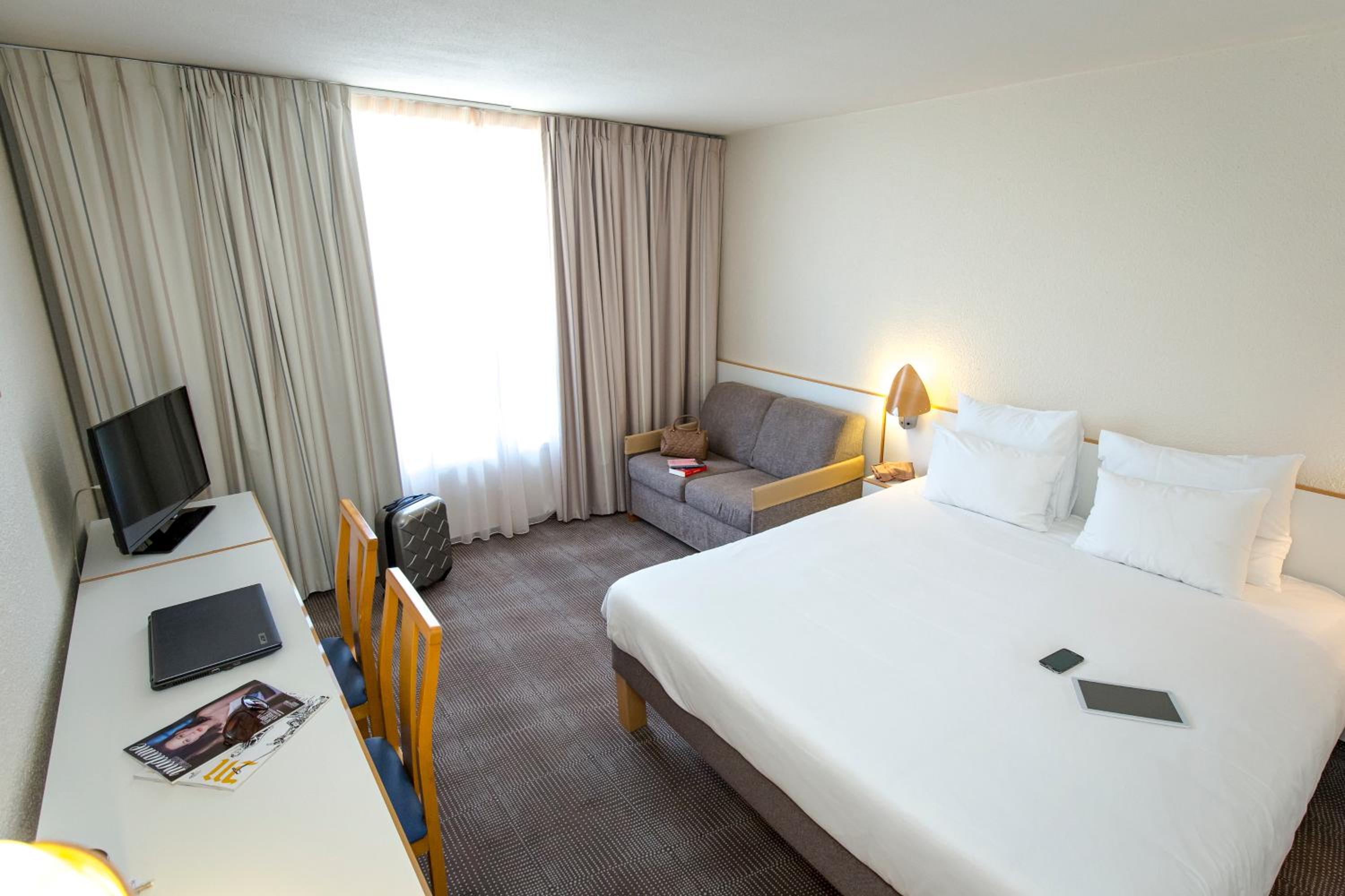 Standard Double Room with Sofa - Photo 2