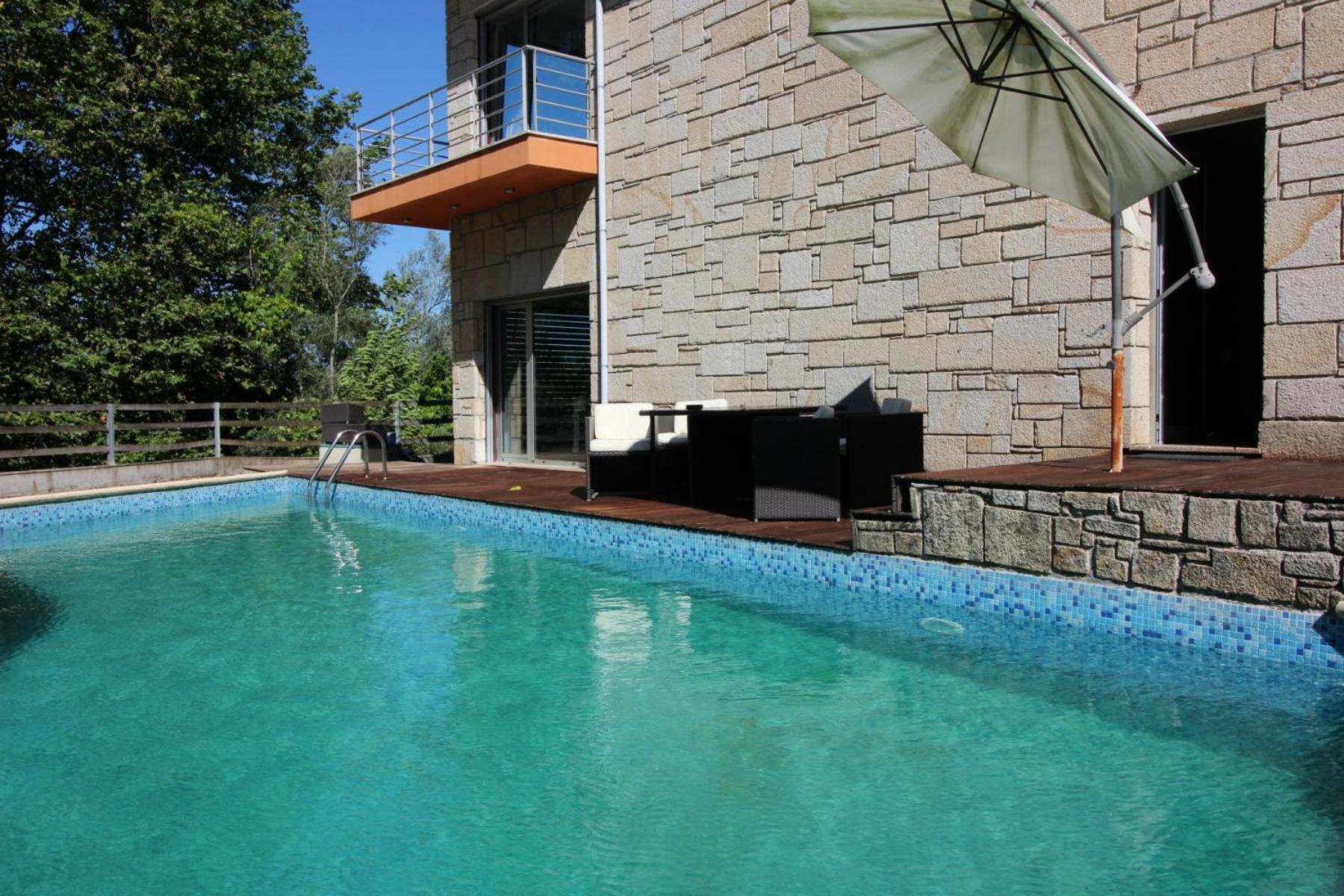 Three-Bedroom House photo 3