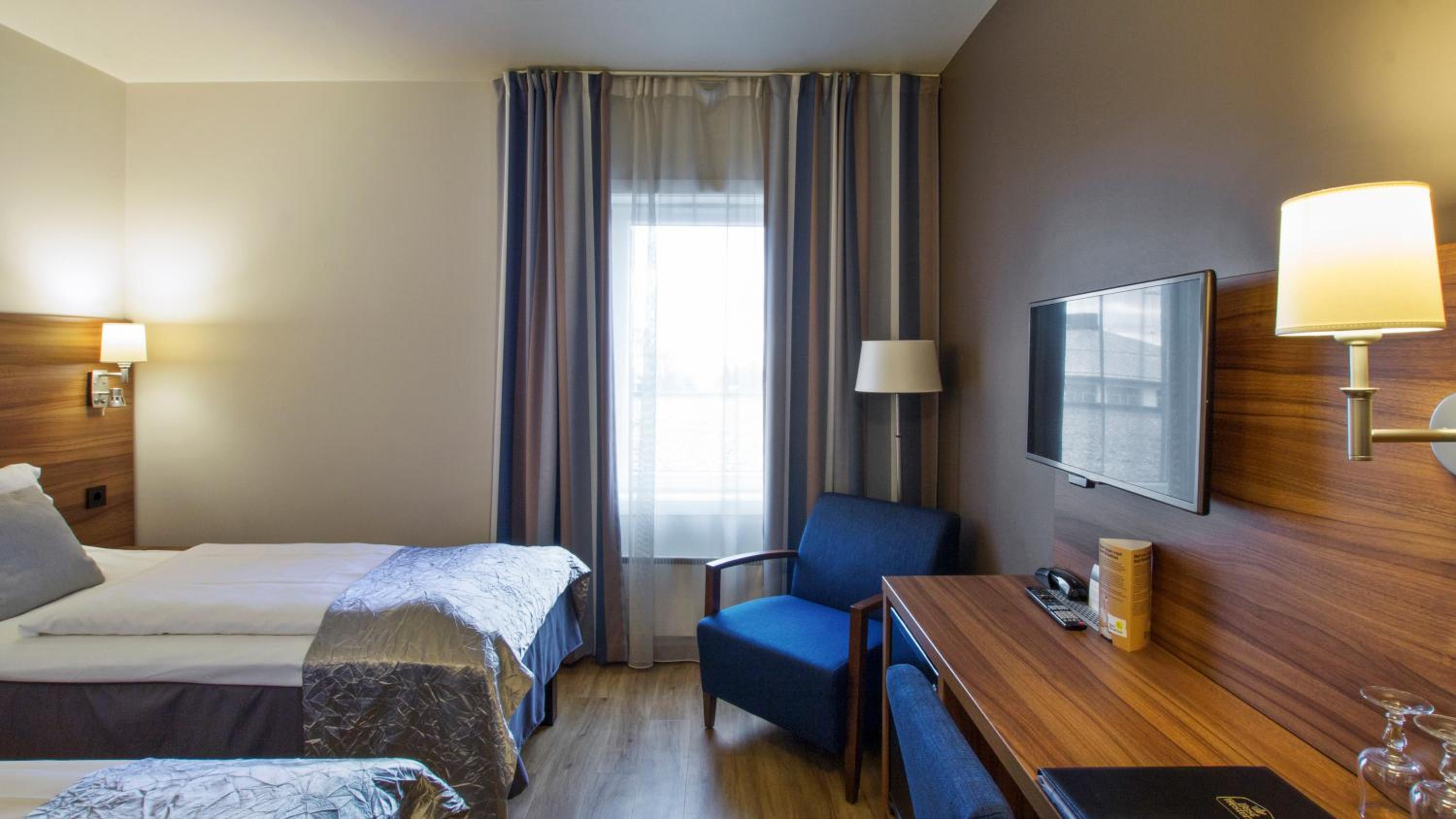 Standard Twin Room - Photo 3