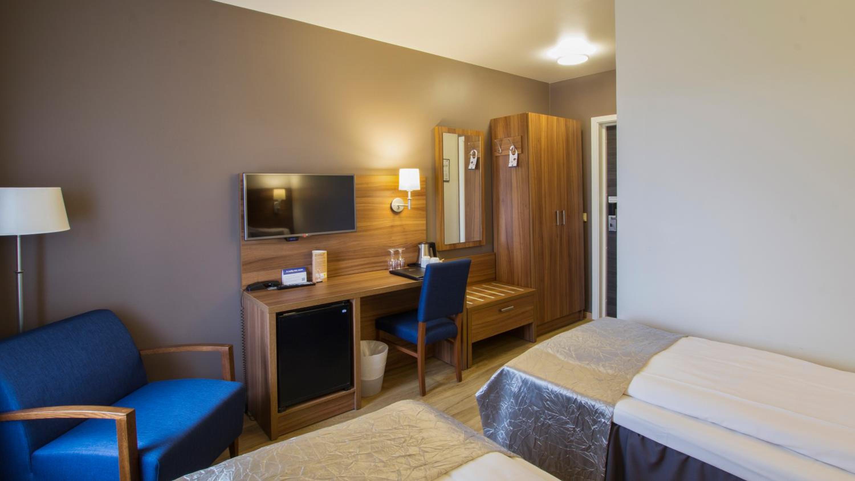 Standard Twin Room - Photo 1