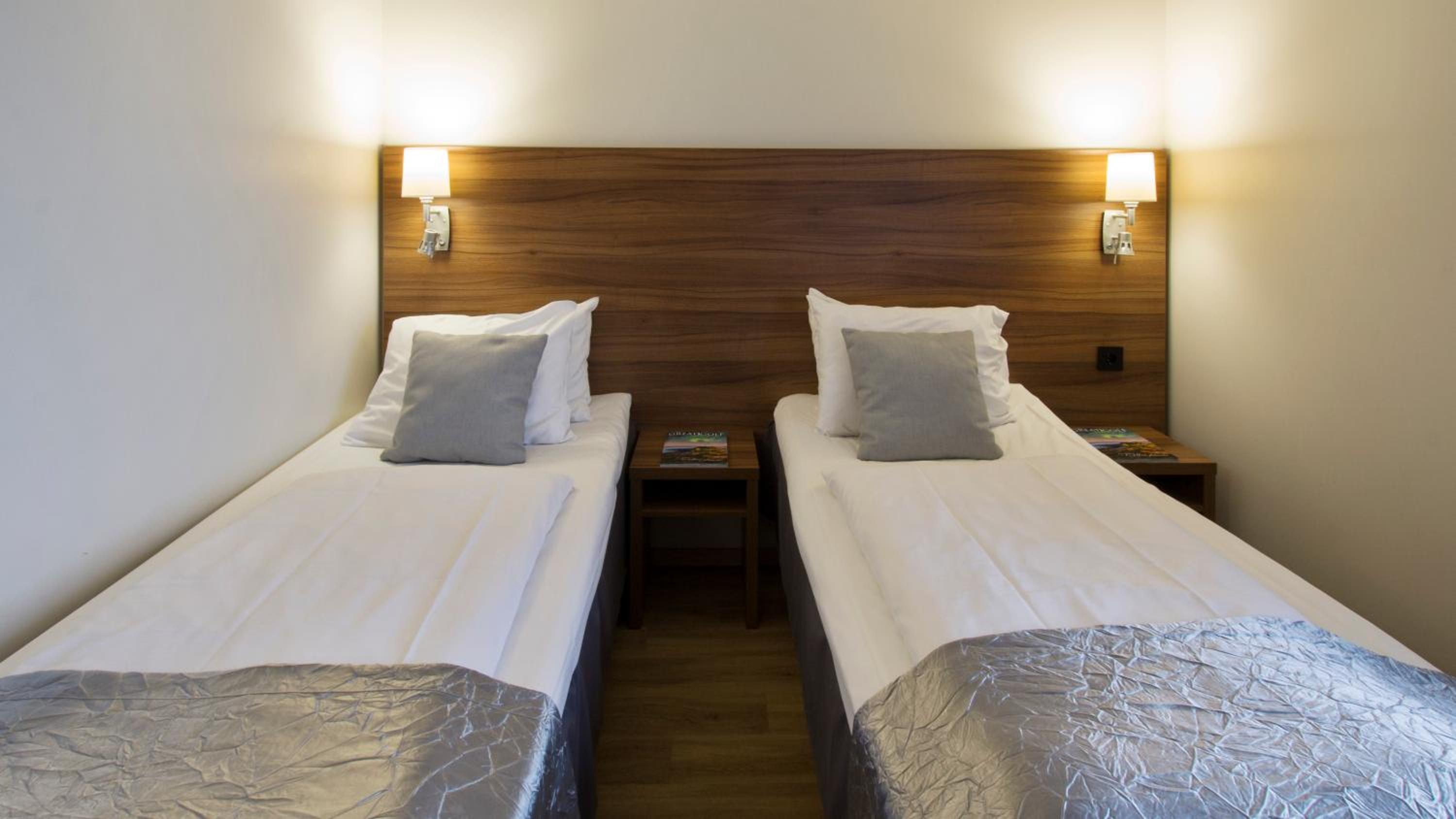 Standard Twin Room - Photo 2