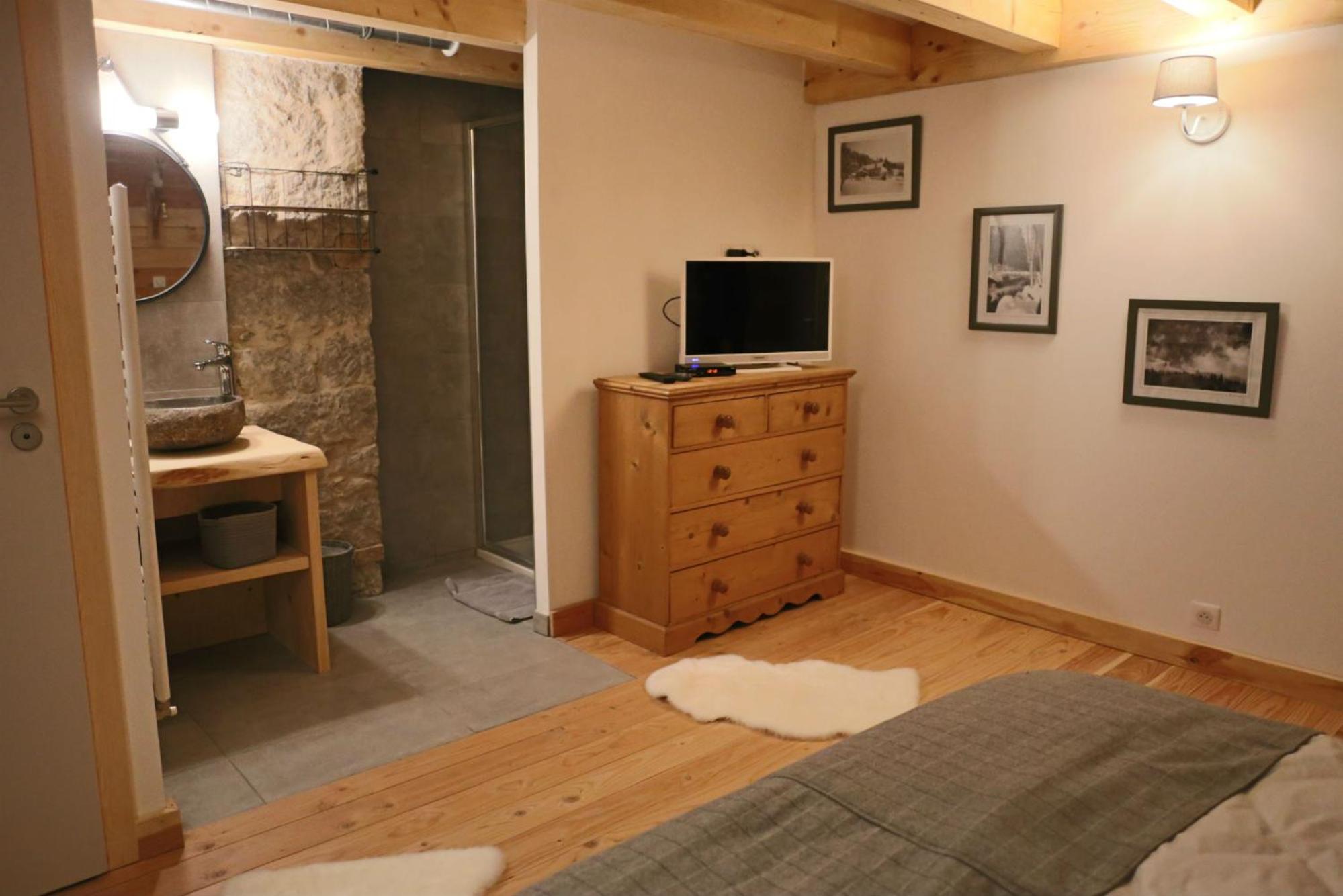 Double Room with Mountain View - Photo 5